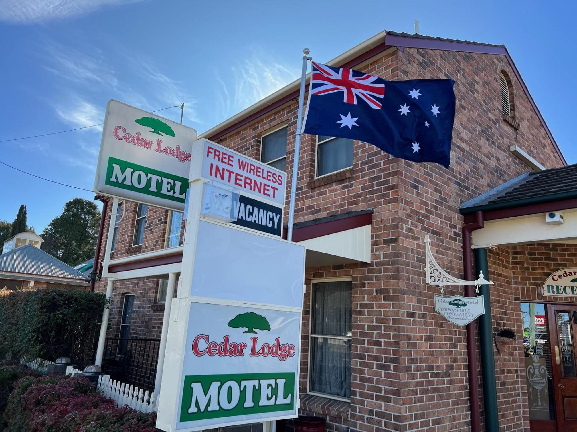Cedar Lodge Motel