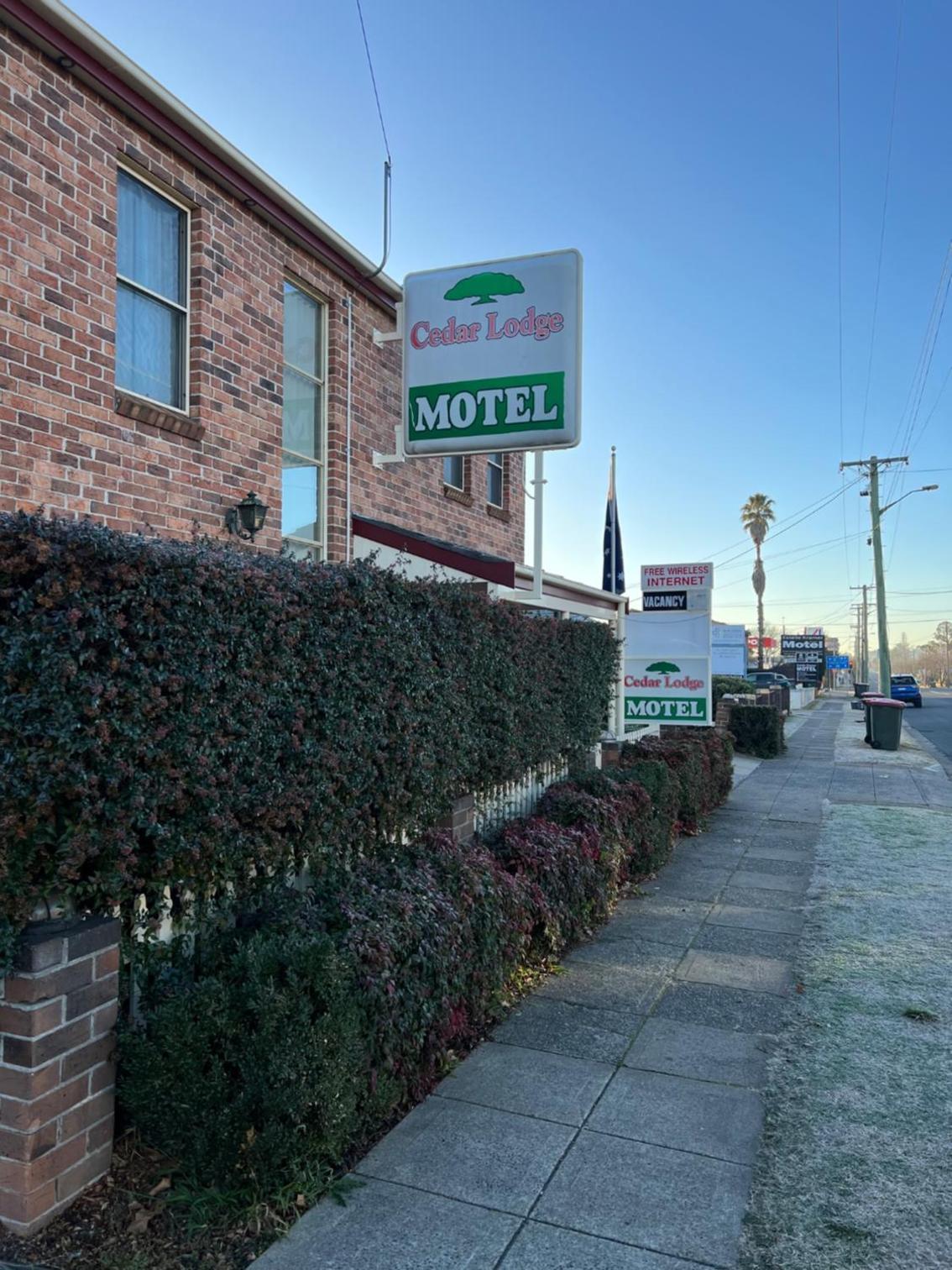 Cedar Lodge Motel