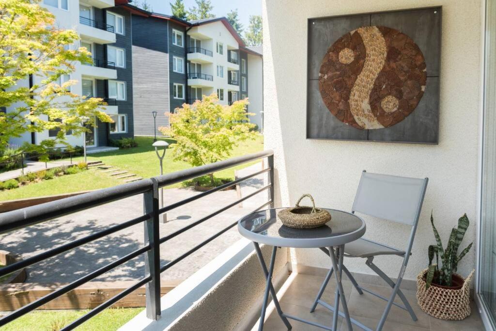 PUCON depto NUEVO! DOS DORMITORIOS DOS BAÑOS, en condominio con estacionamiento,balcon, super equipado, WIFI Y CABLE, PISCINA CON JARDINES, ZONA TRANQUILA 