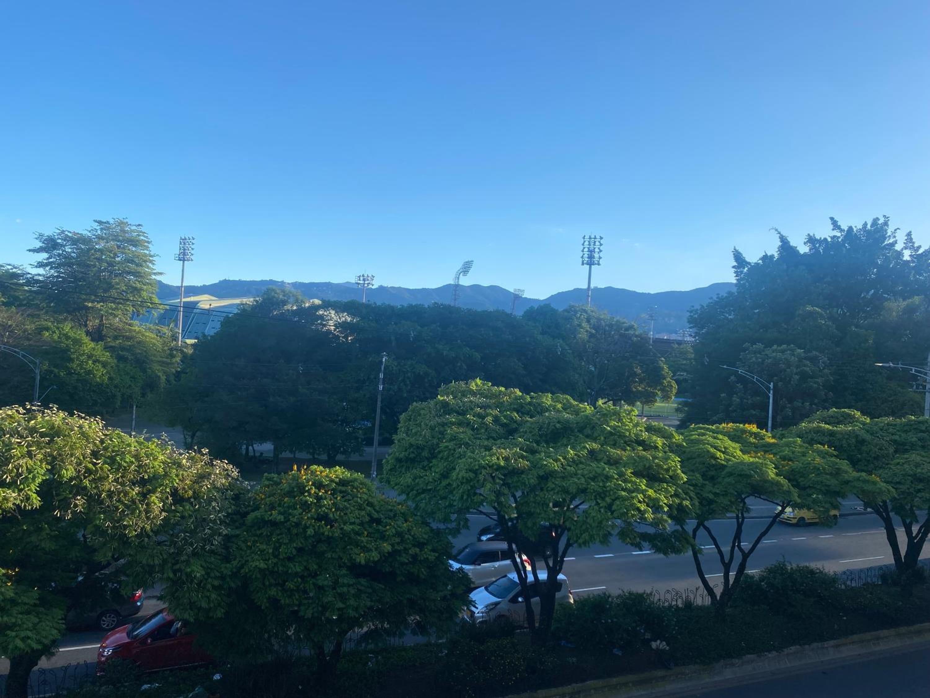 Jardines conjunto cerrado Apt de 2alcobas Laurles estadio
