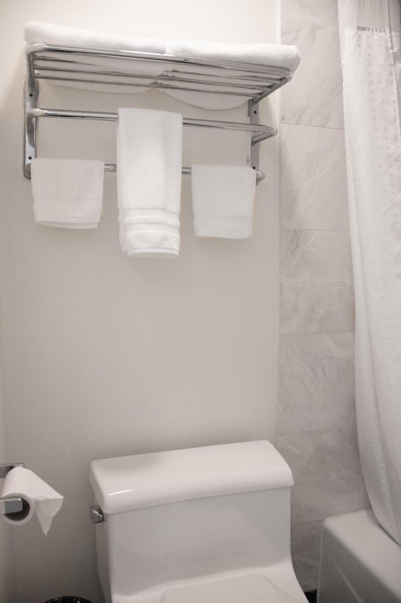 Hayward Vacations - Discovery Inn - Property Image 14