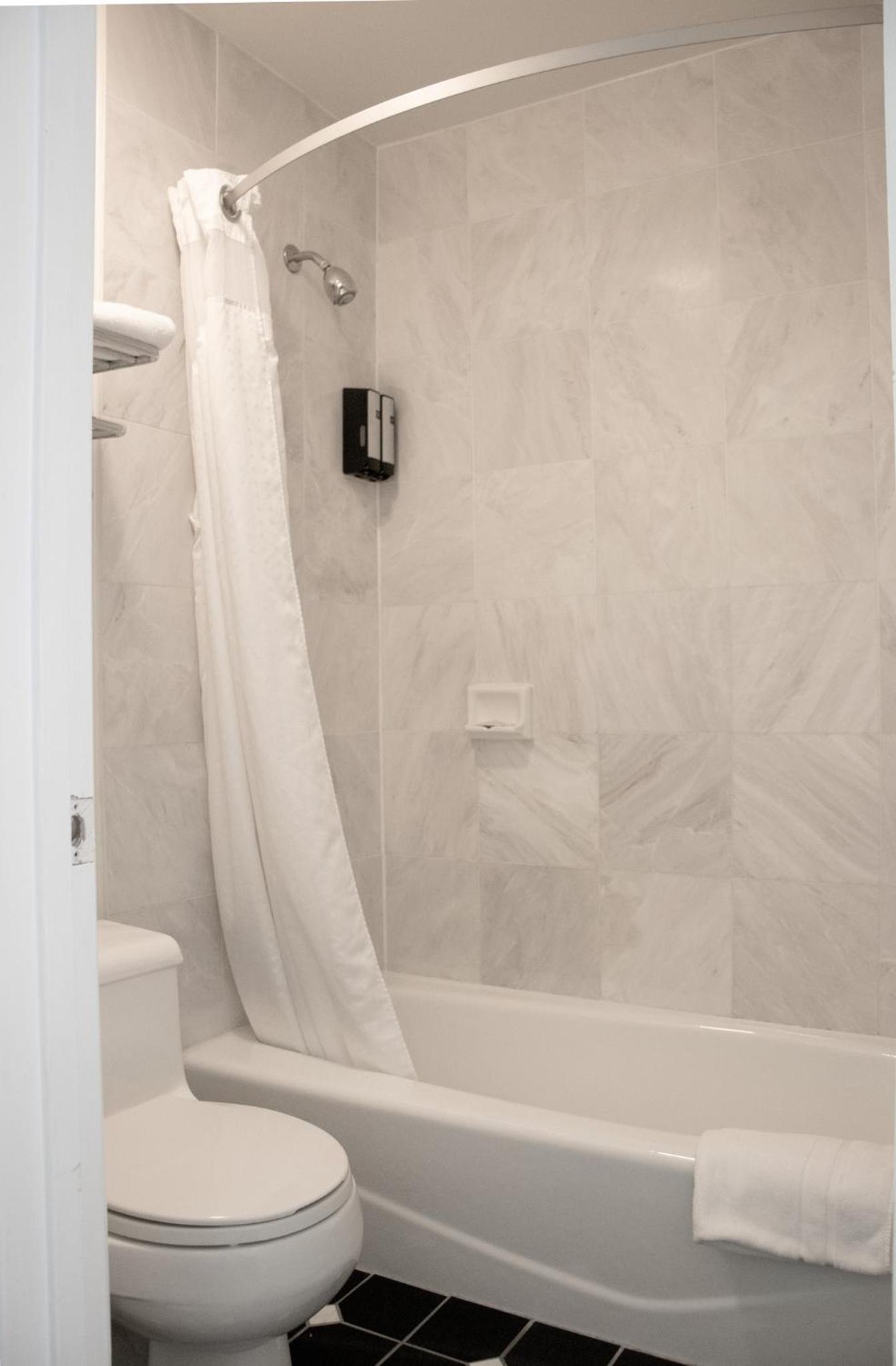 Hayward Vacations - Discovery Inn - Property Image 19