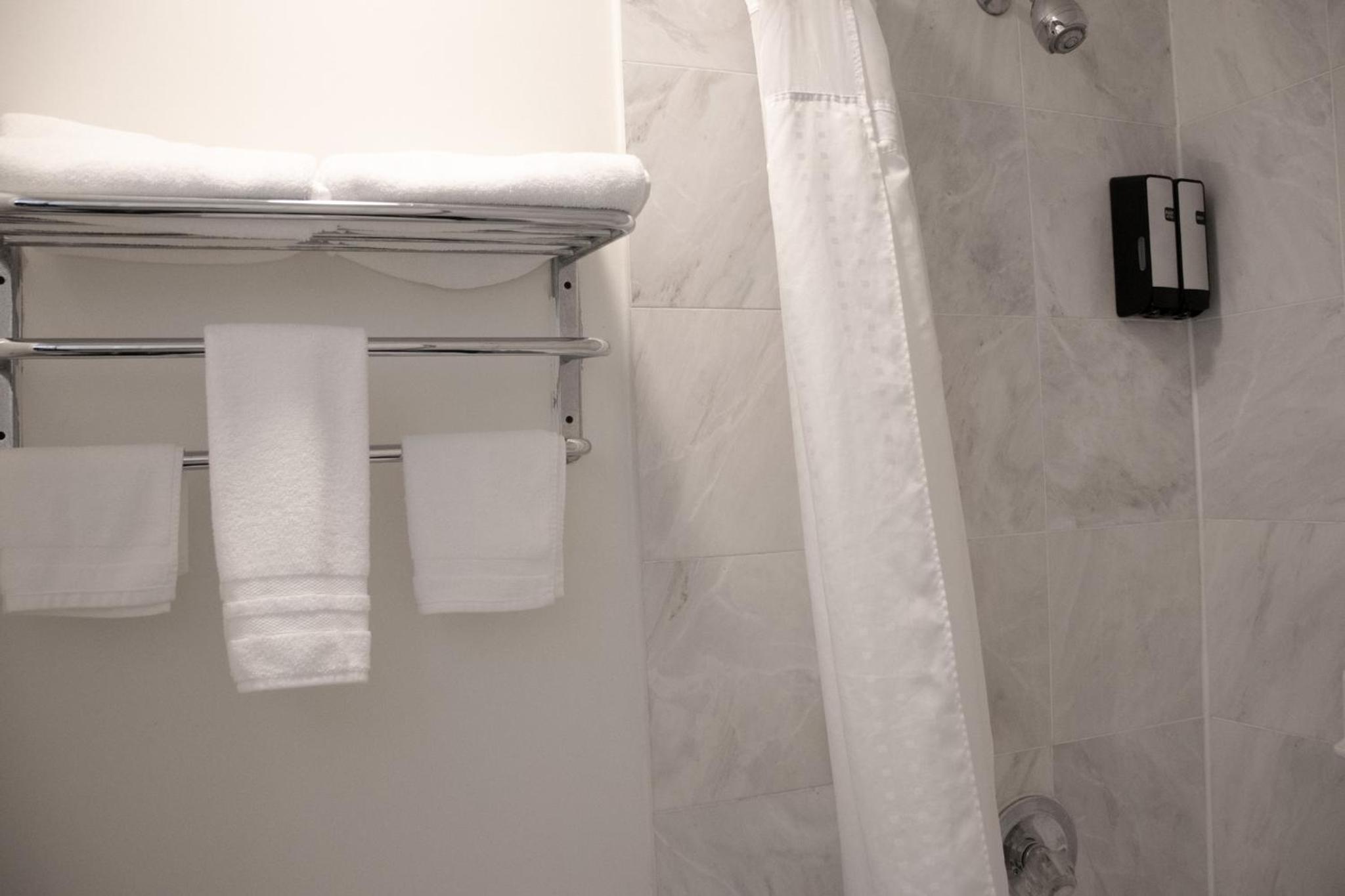 Hayward Vacations - Discovery Inn - Property Image 13