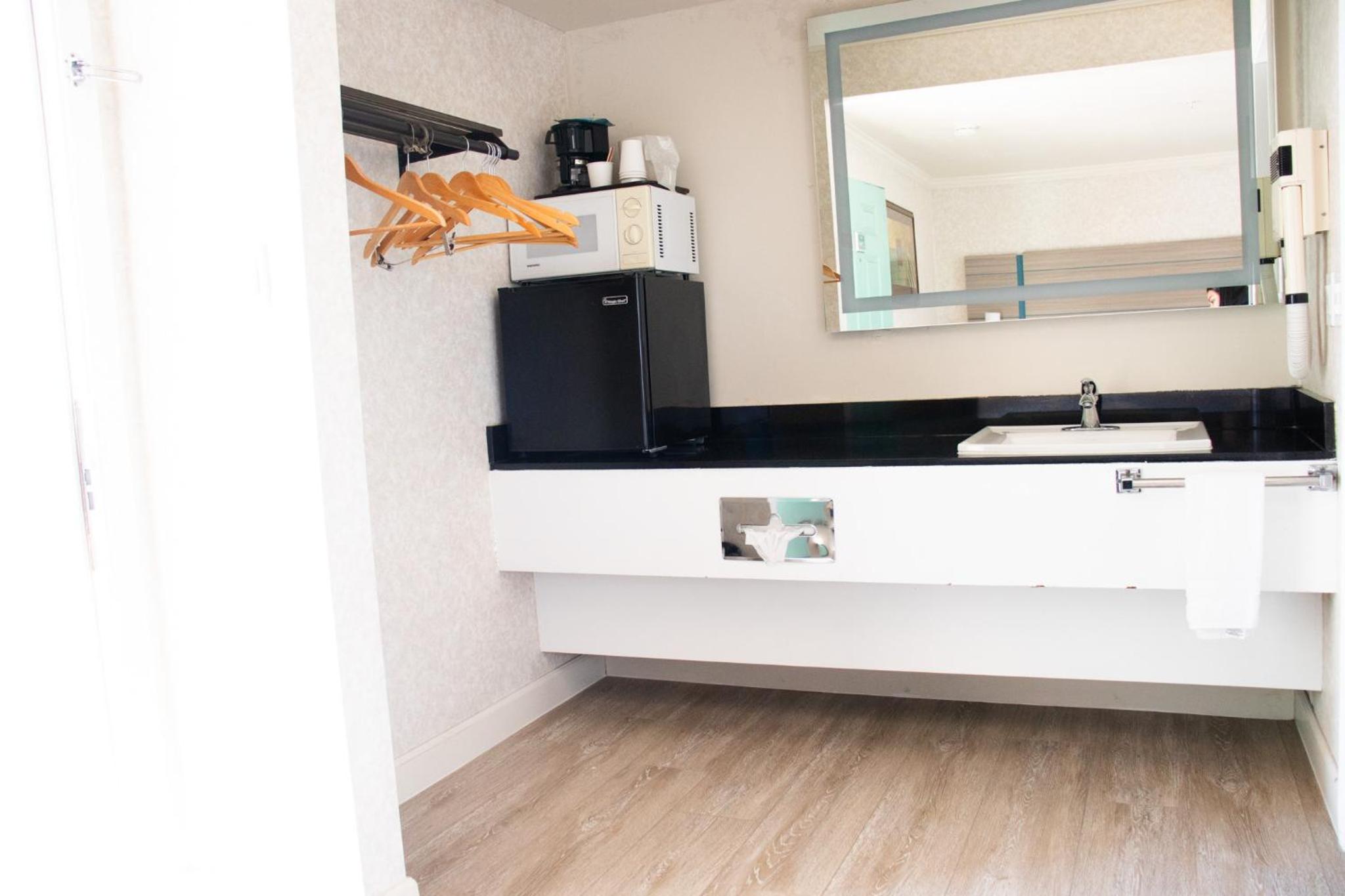 Hayward Vacations - Discovery Inn - Property Image 16