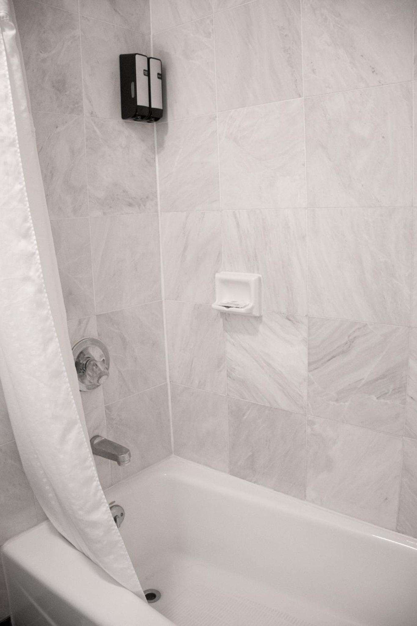 Hayward Vacations - Discovery Inn - Property Image 17