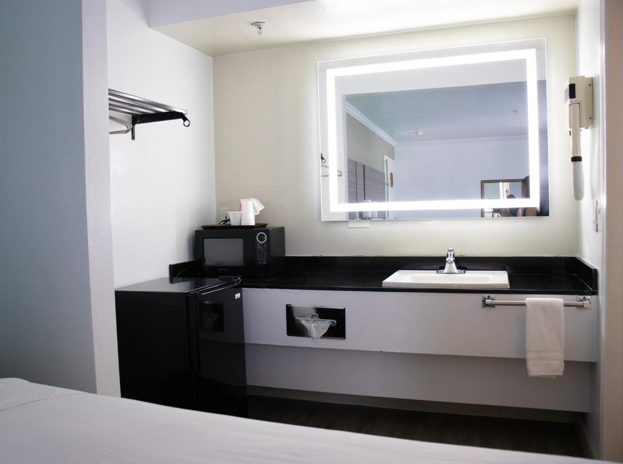 Hayward Vacations - Discovery Inn - Property Image 35