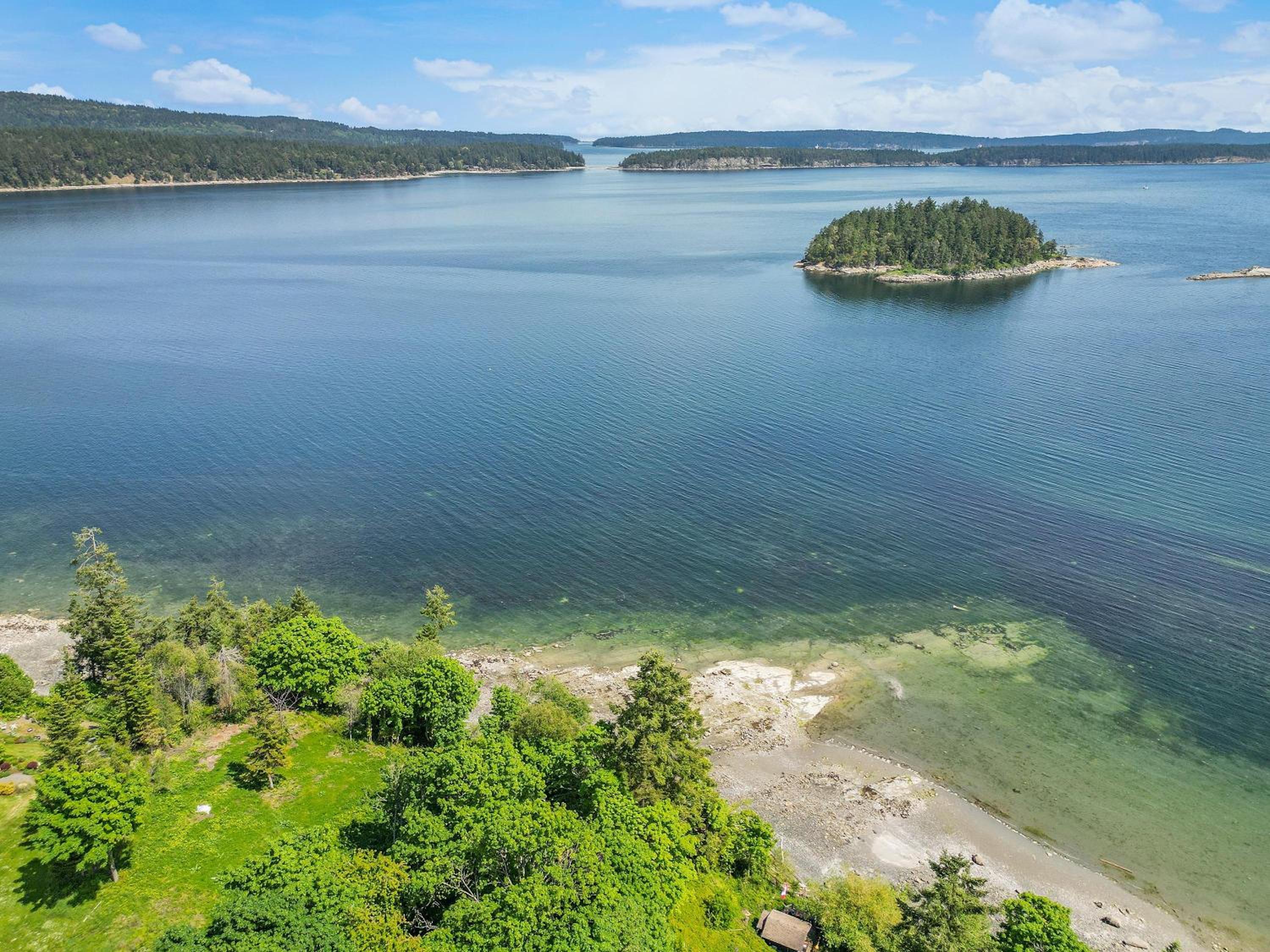 Dragonfly Cottage by EMR Vacation Rentals