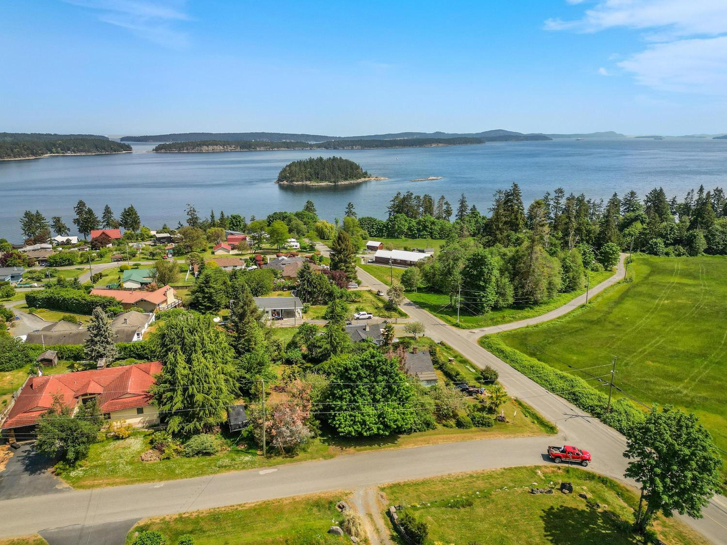 Dragonfly Cottage by EMR Vacation Rentals