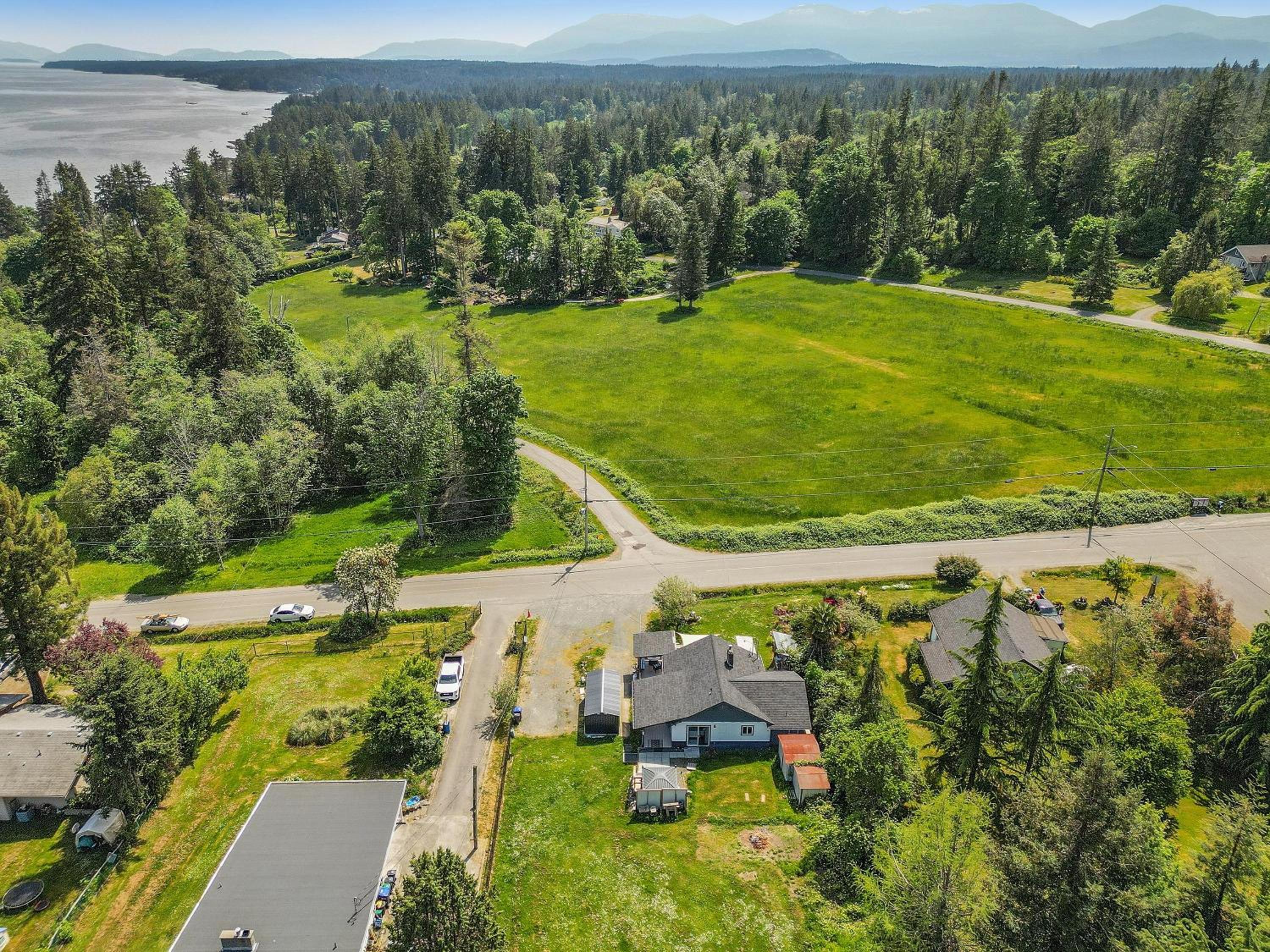 Dragonfly Cottage by EMR Vacation Rentals