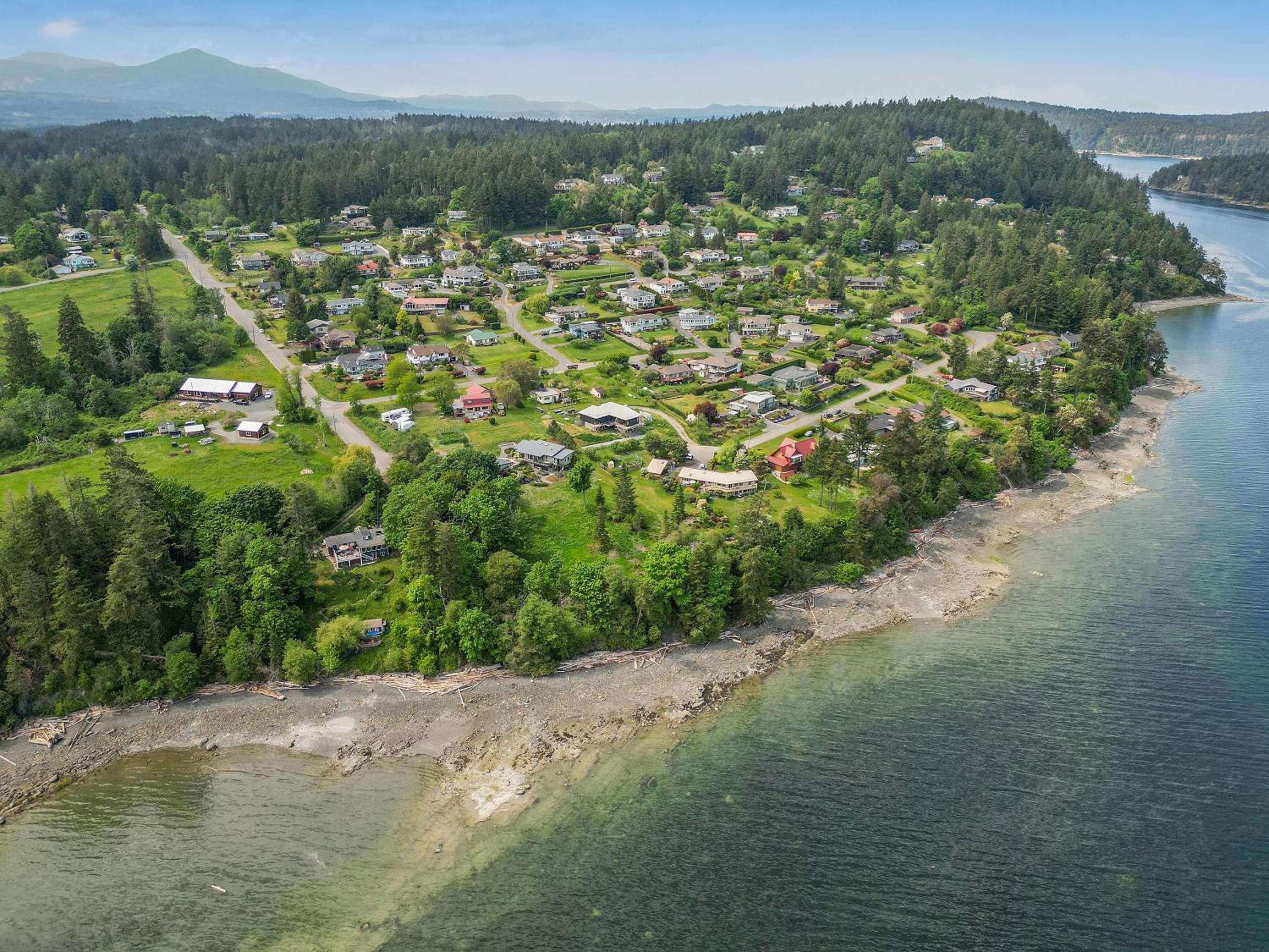 Dragonfly Cottage by EMR Vacation Rentals