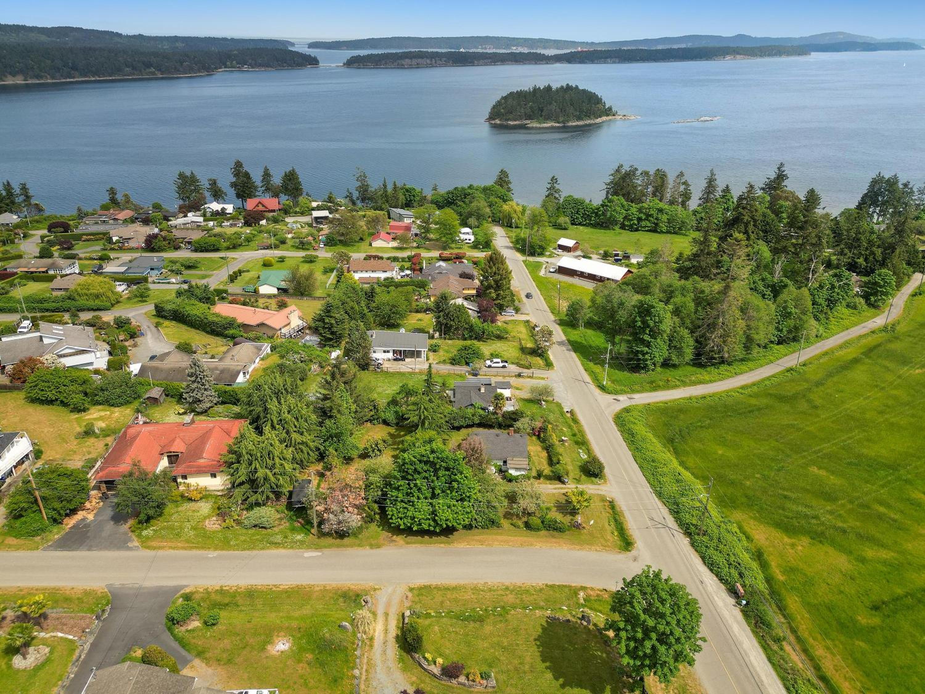 Dragonfly Cottage by EMR Vacation Rentals
