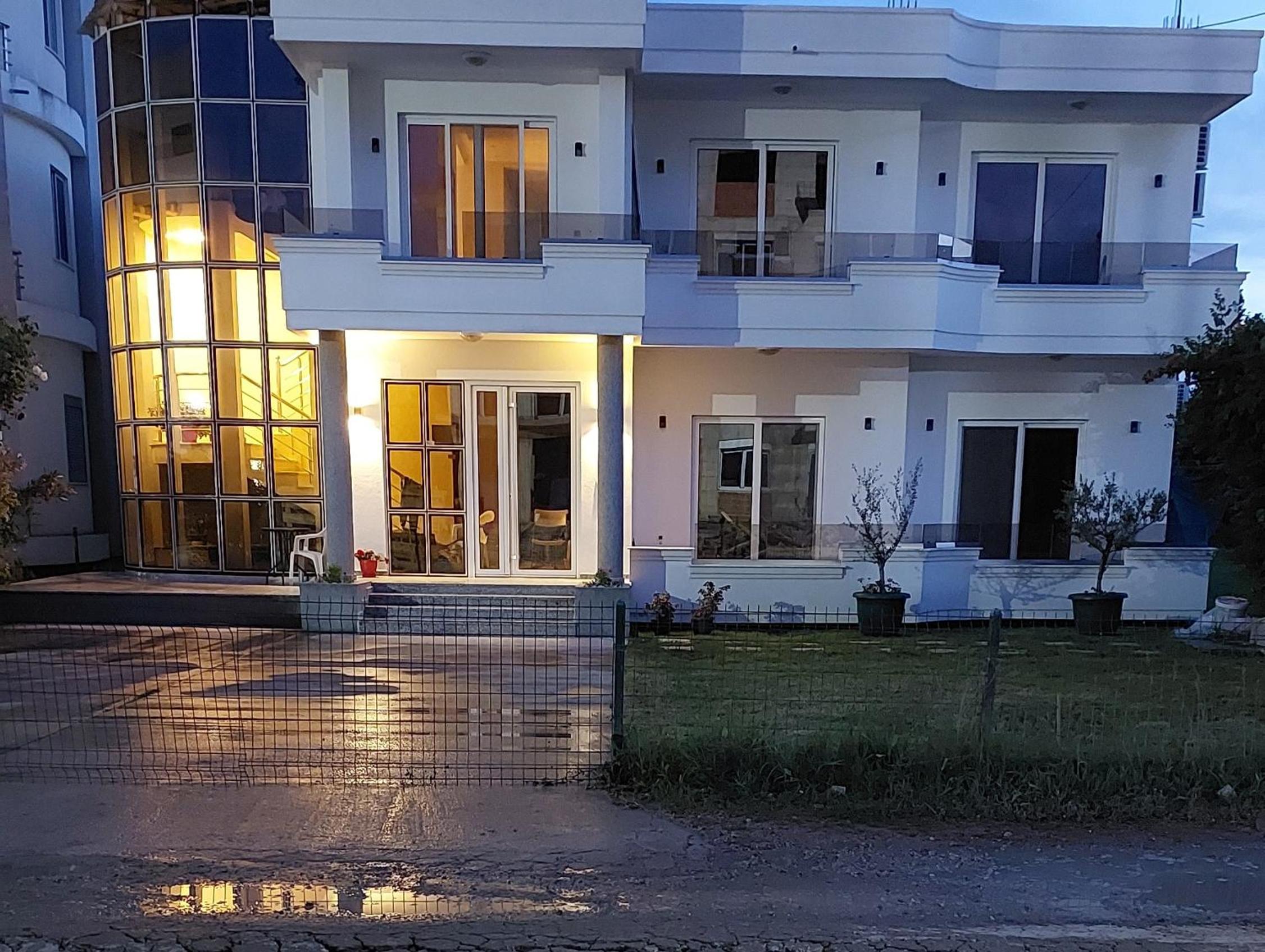 Rinia Apartments