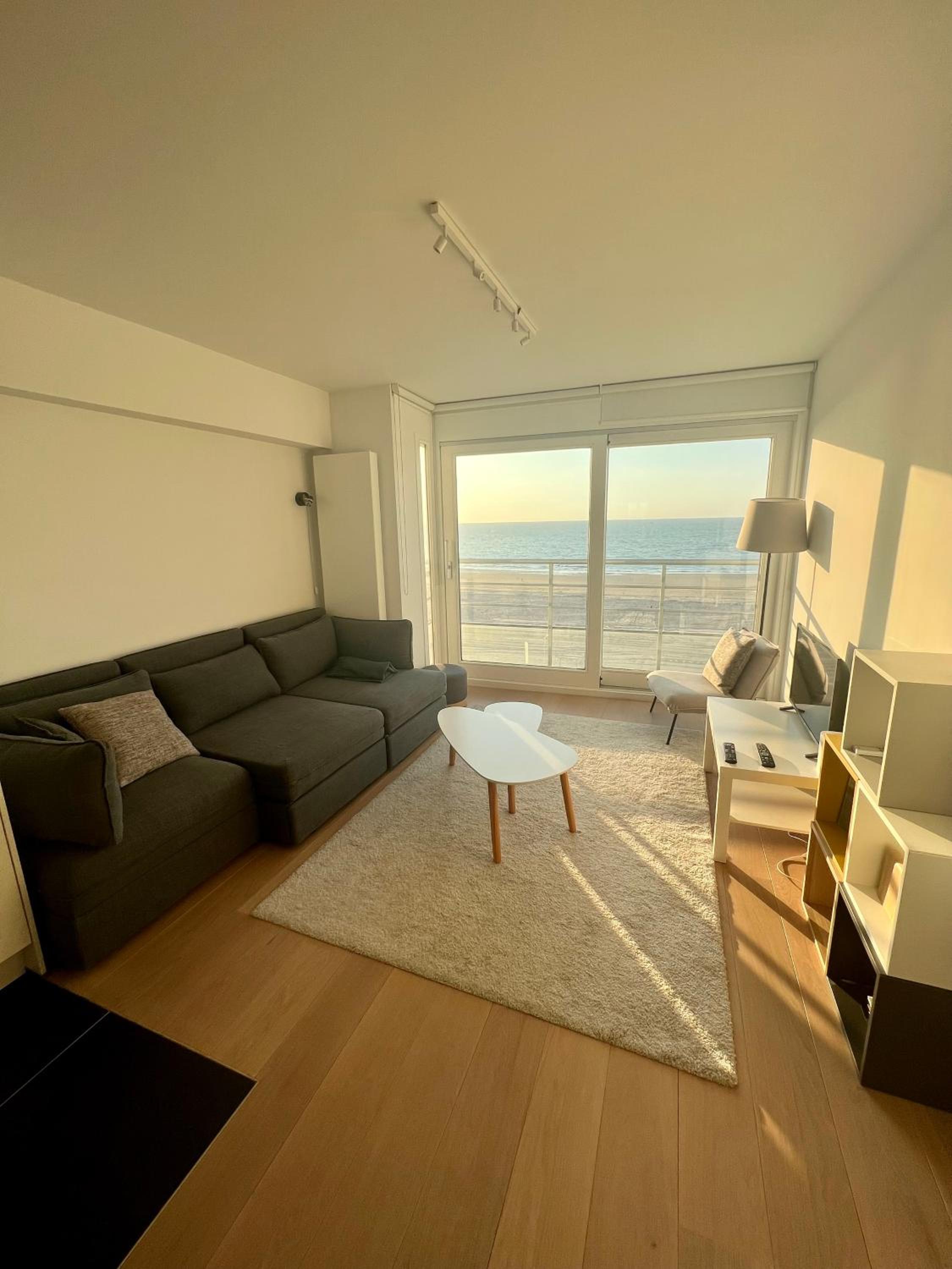Zeedijk family apartment