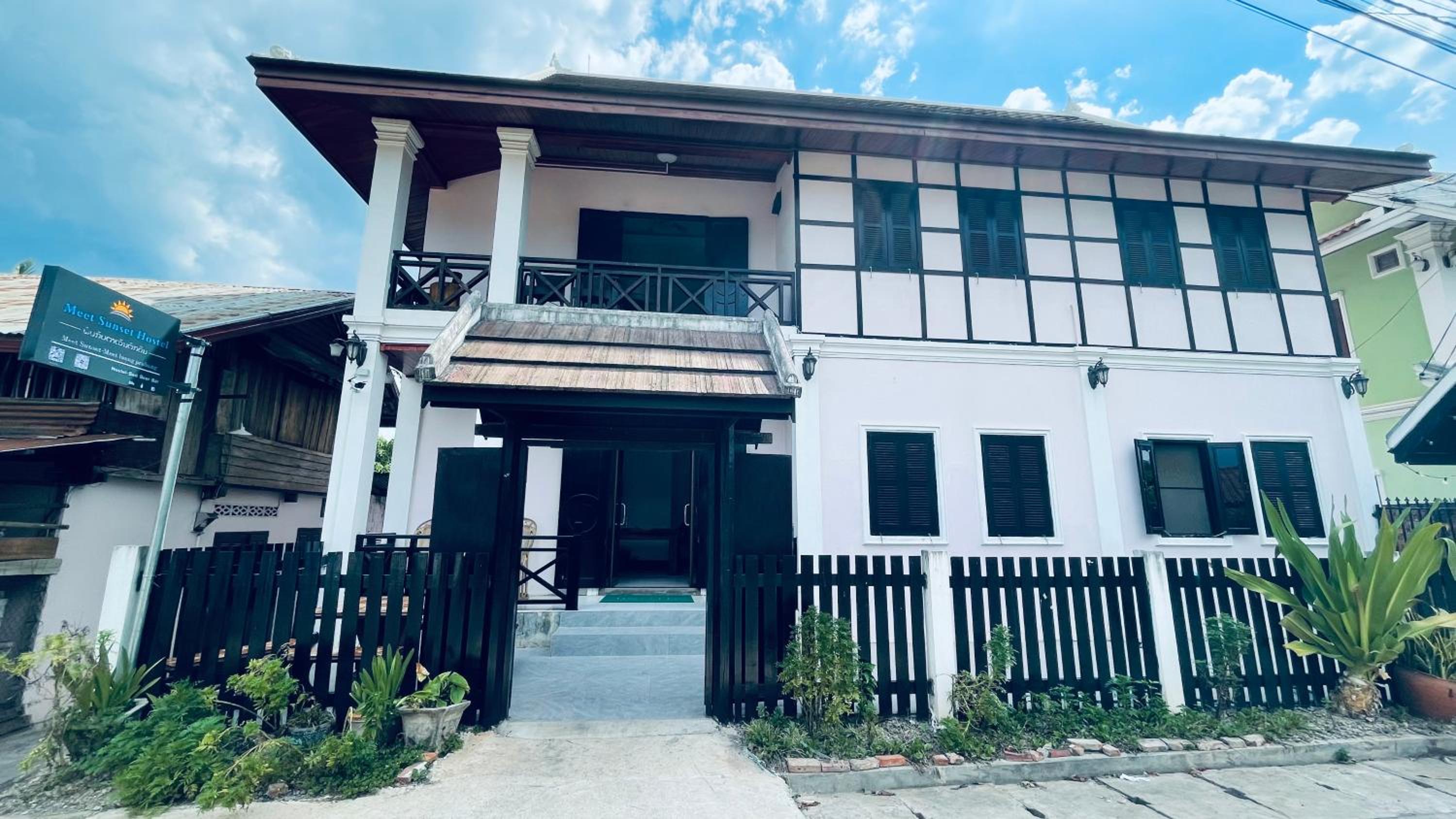Meet sunset hostel Luangprabang