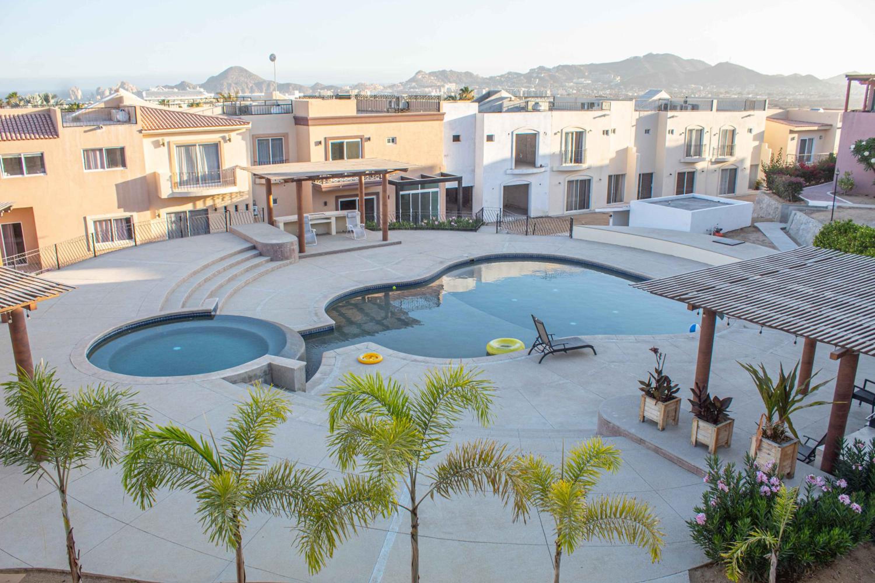 Private Villa in Gated Community Pet-Friendly view 3