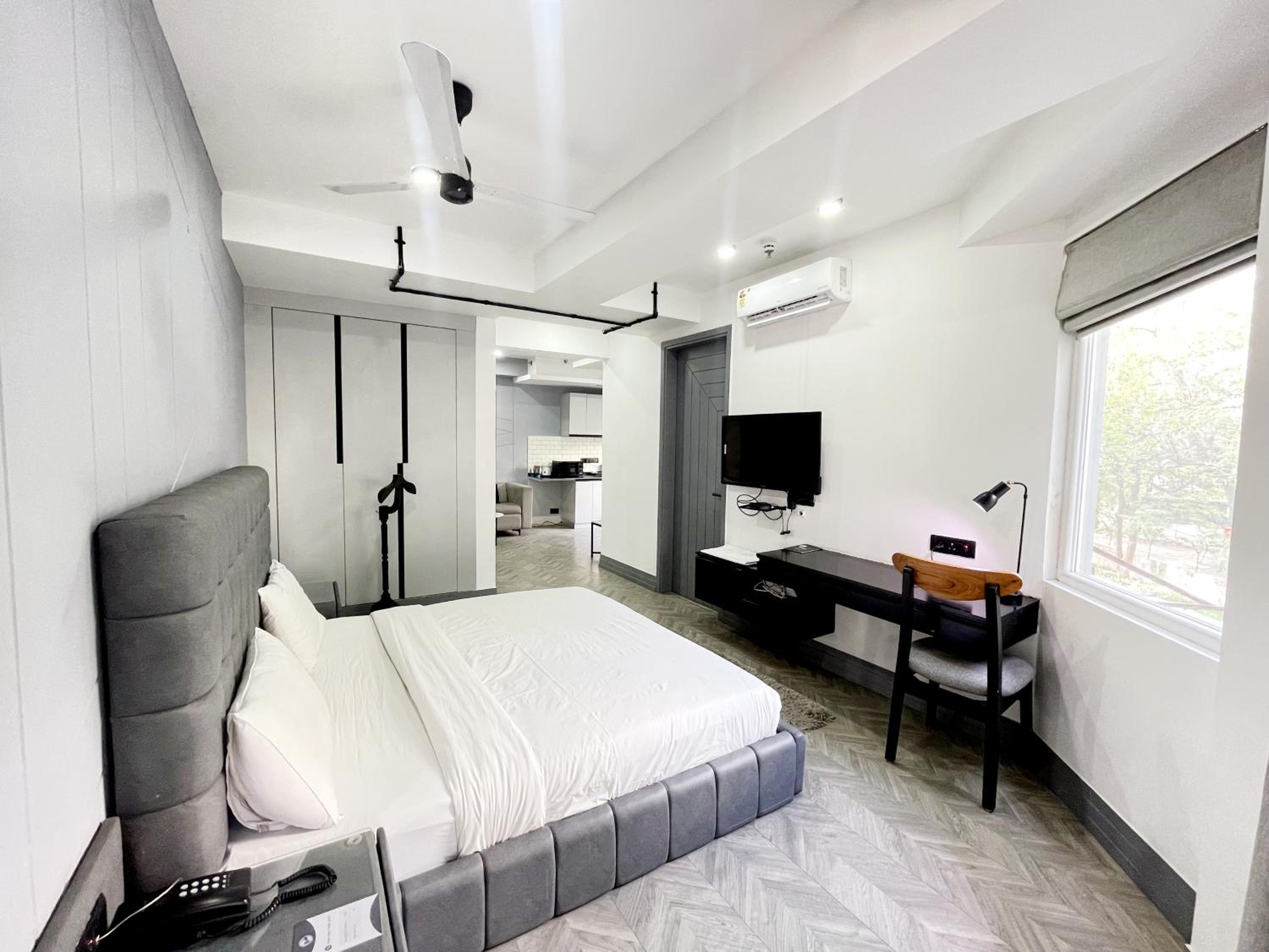 BedChambers Luxurious Aparthotel Near Medicity