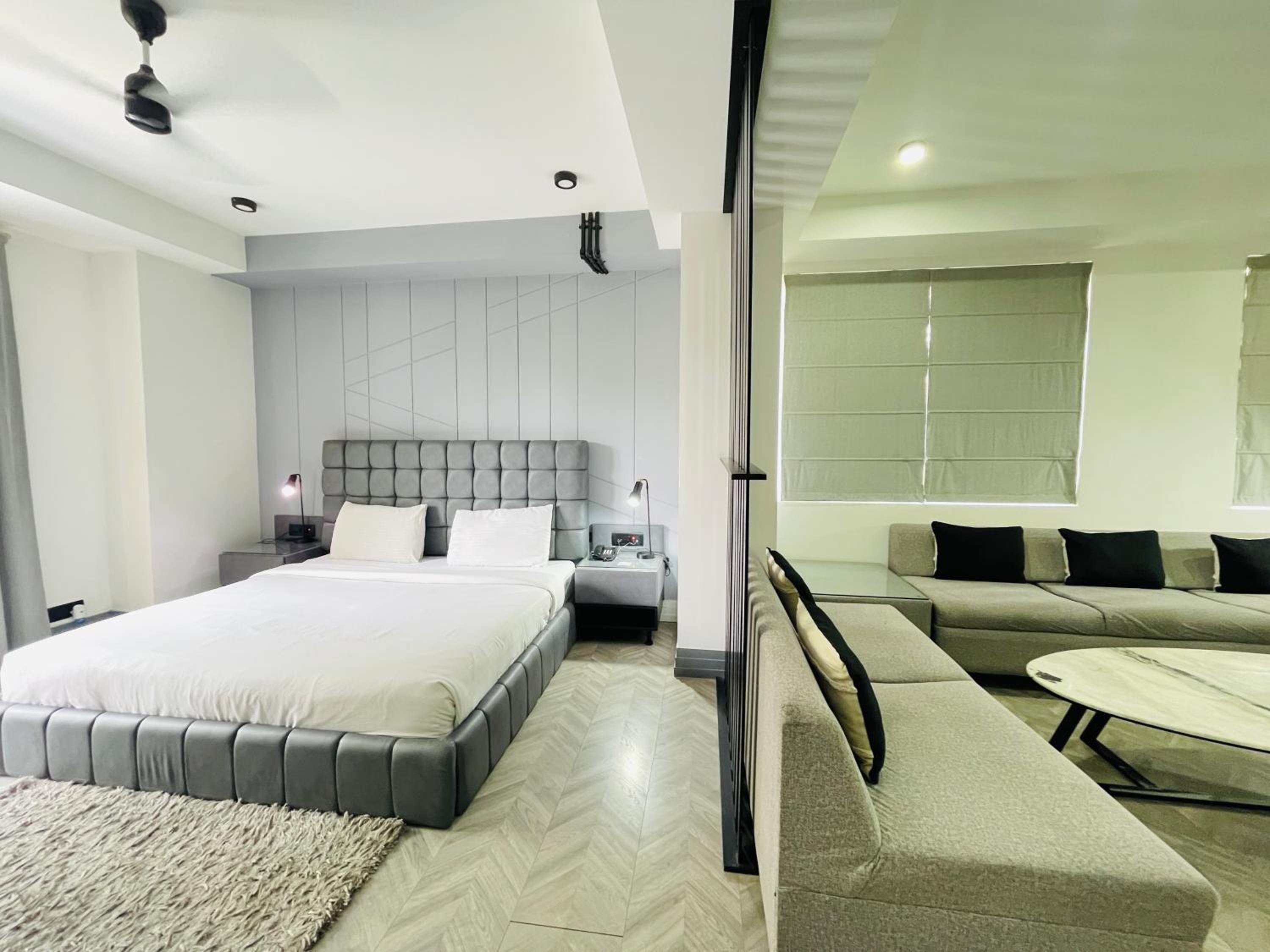 BedChambers Luxurious Aparthotel Near Medicity