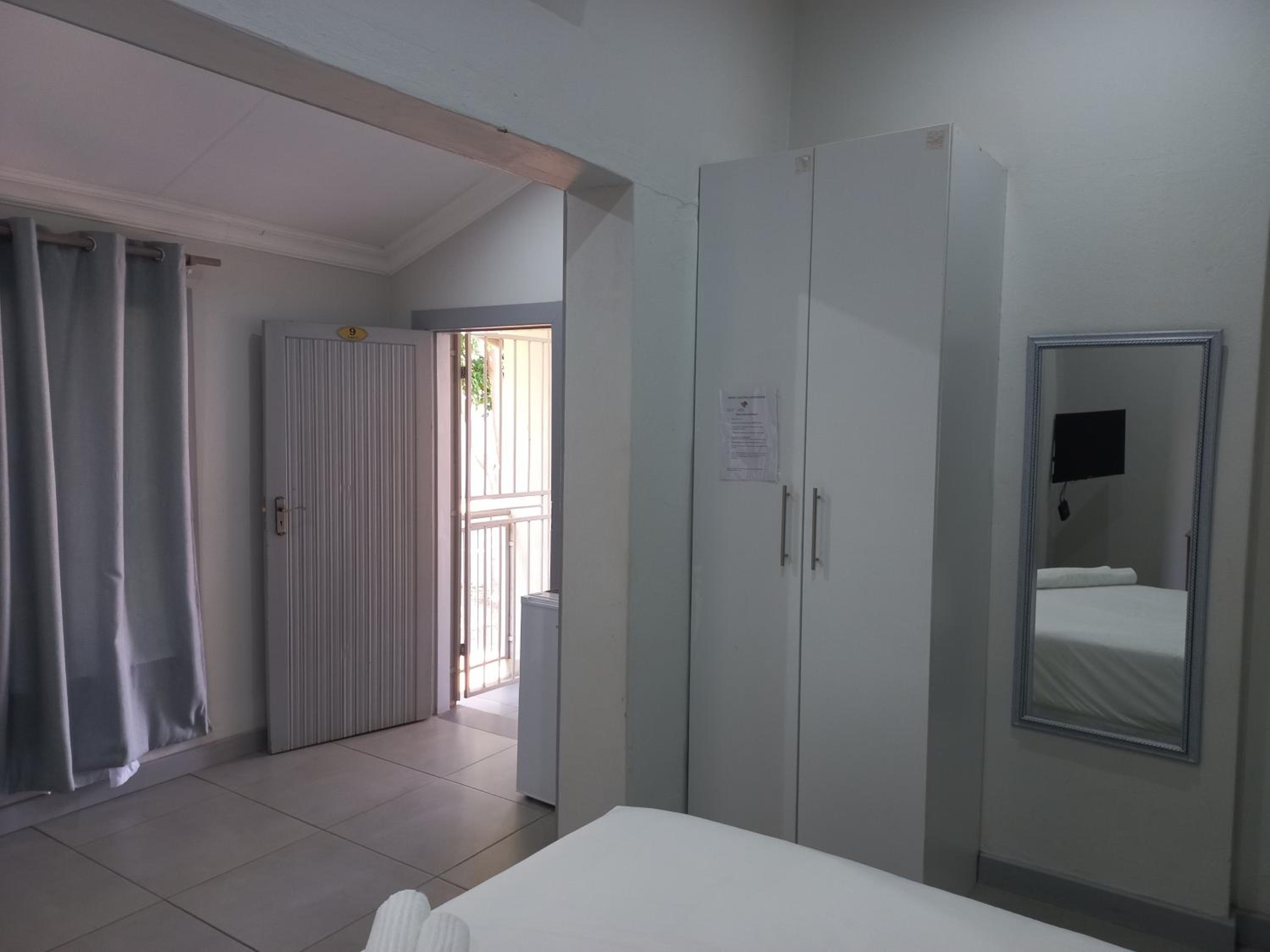 Triple9 Hatfield Guesthouse