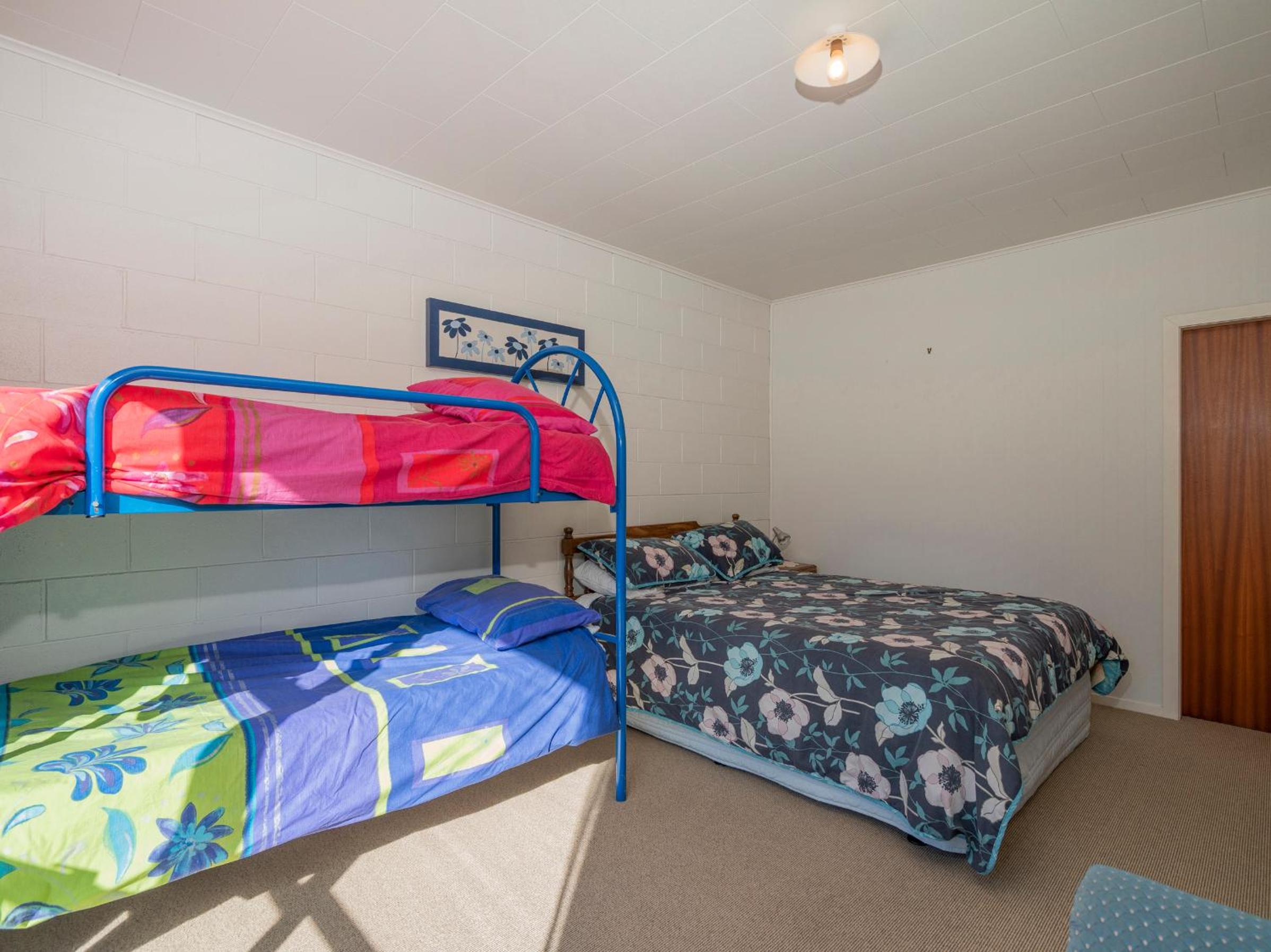 Location Plus - Whangamata Holiday Home