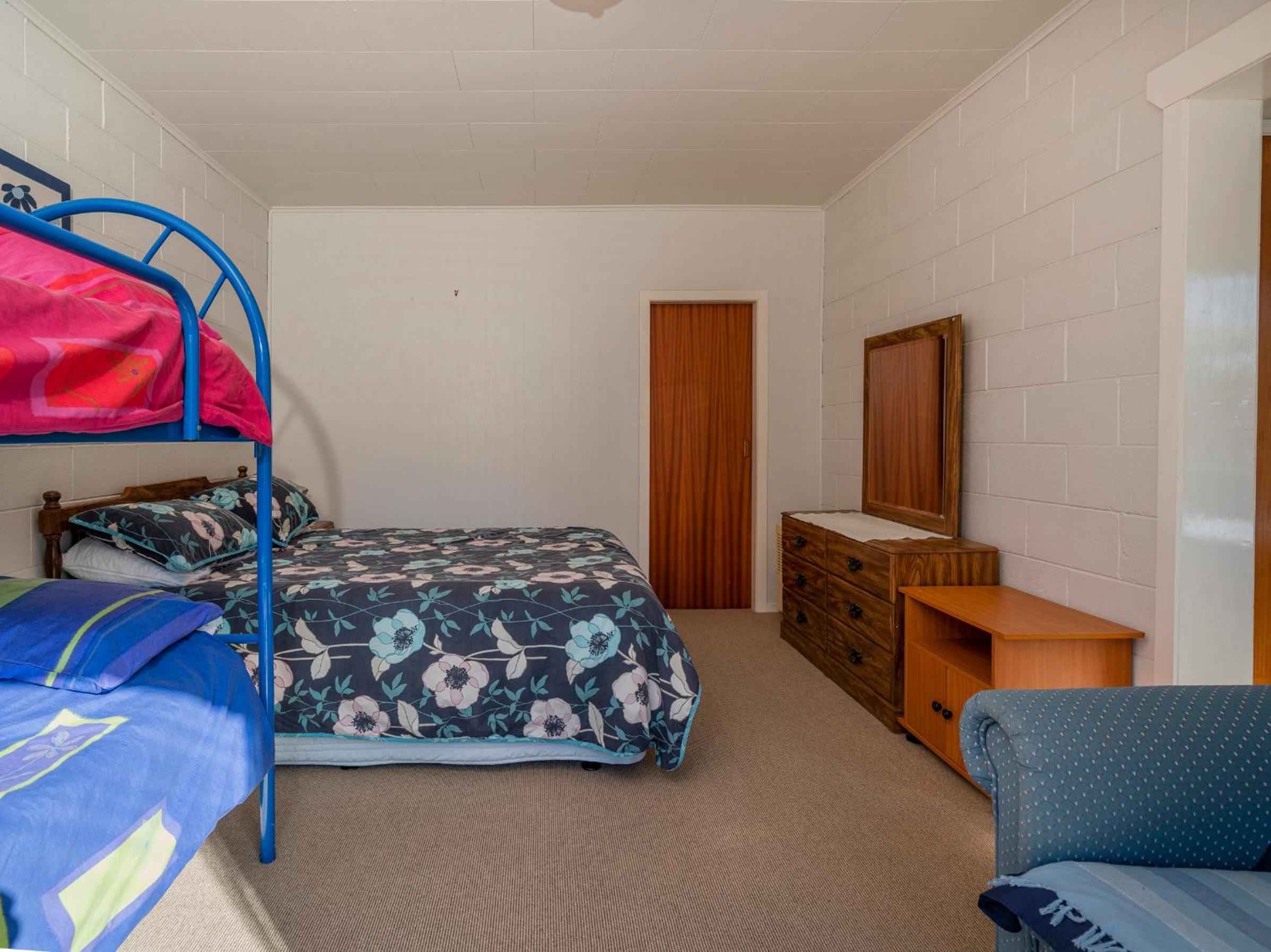 Location Plus - Whangamata Holiday Home