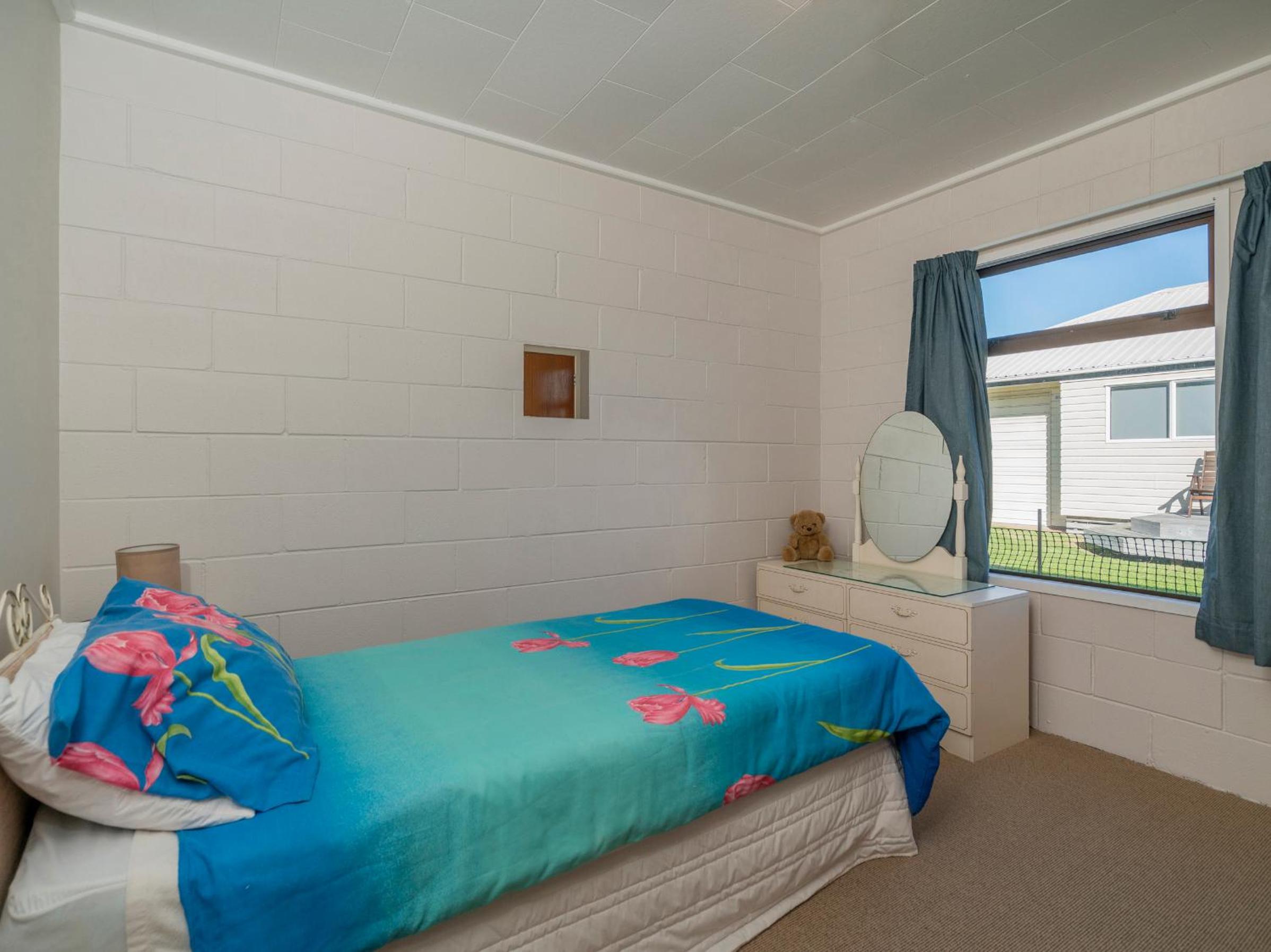 Location Plus - Whangamata Holiday Home