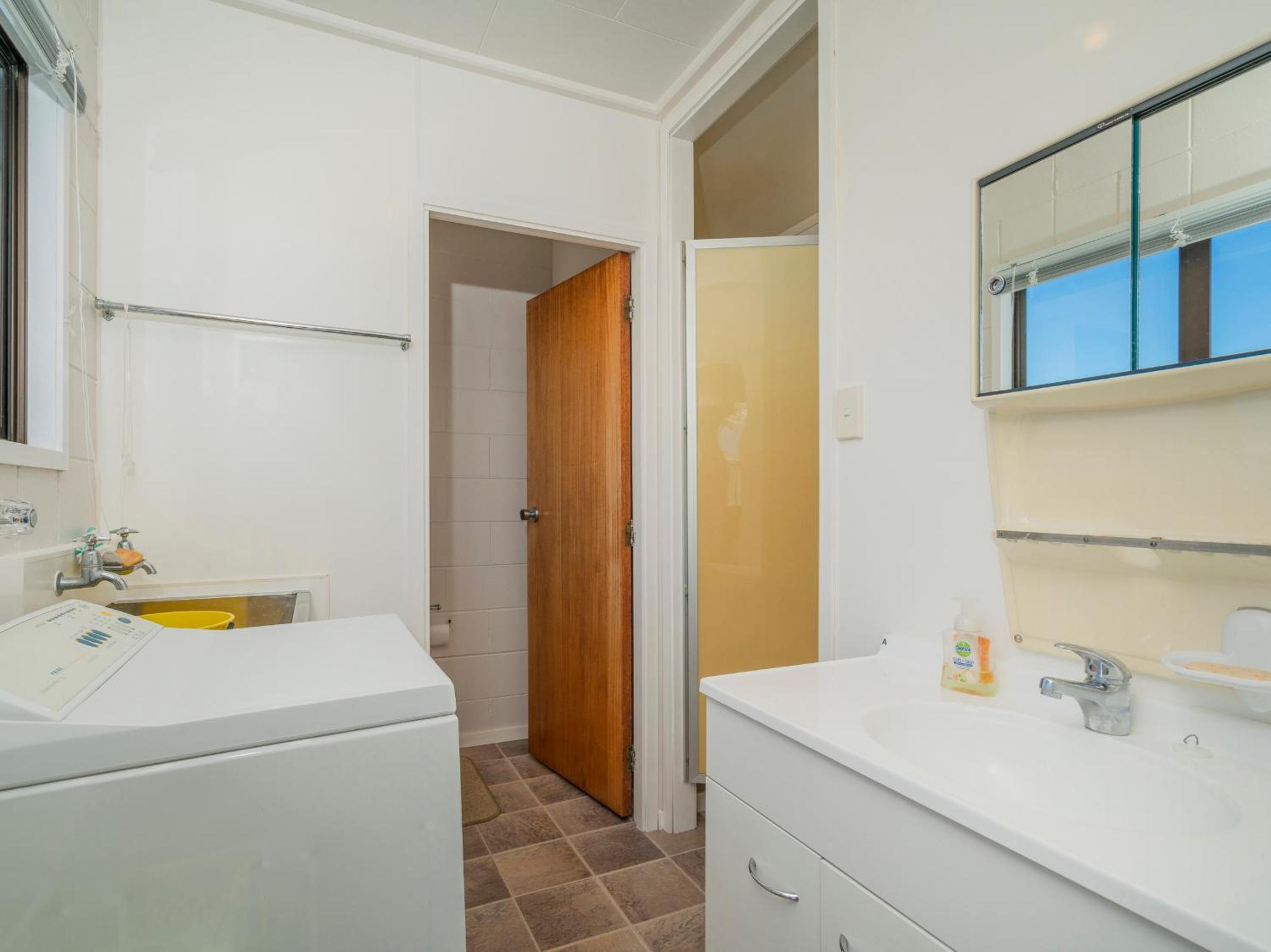 Location Plus - Whangamata Holiday Home