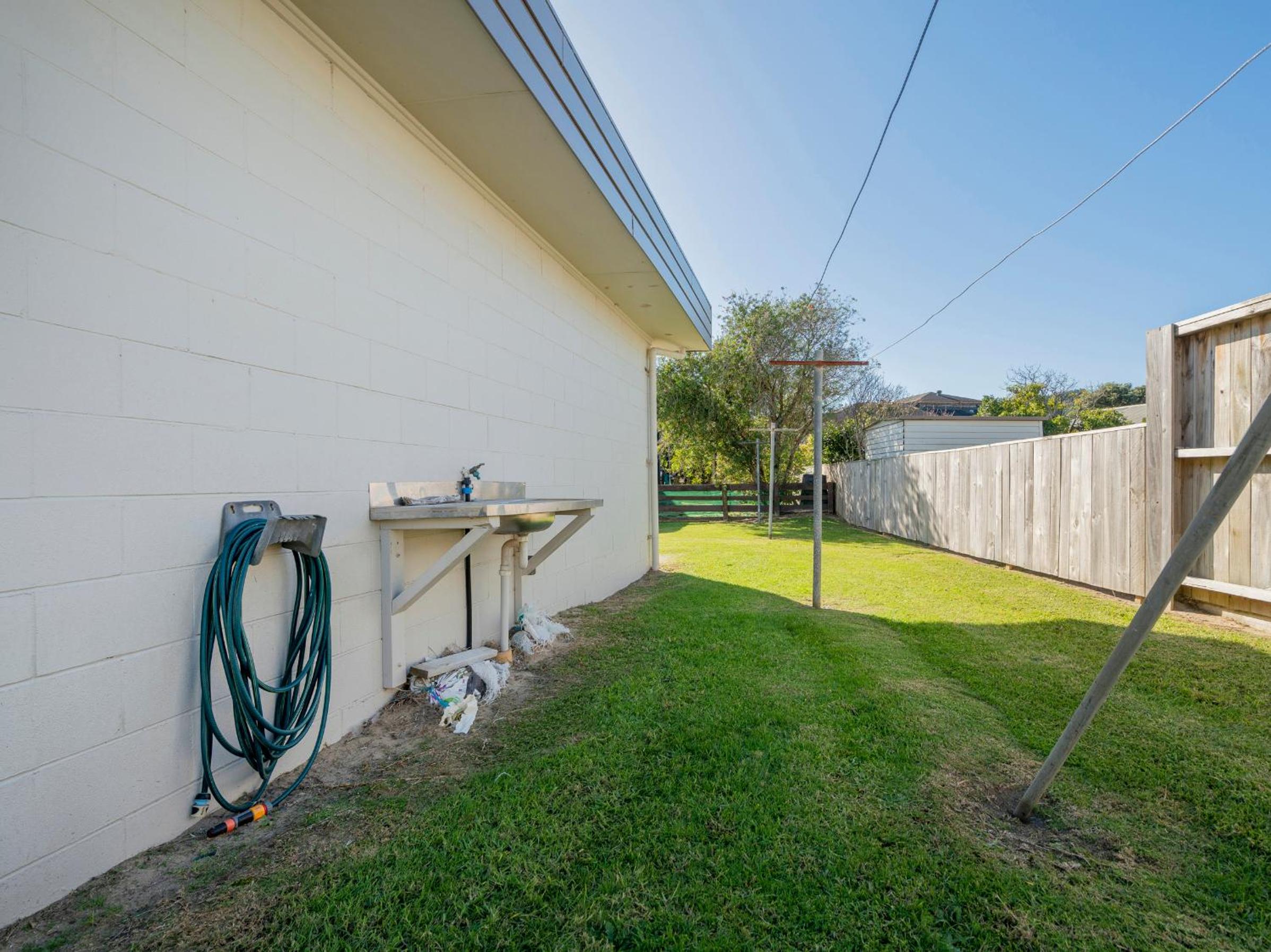 Location Plus - Whangamata Holiday Home