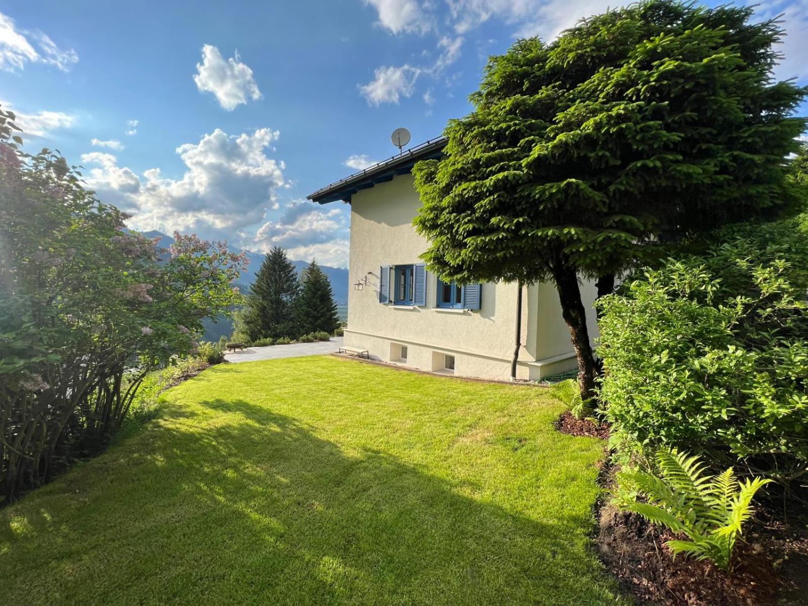 Charming chalet with sauna + views!