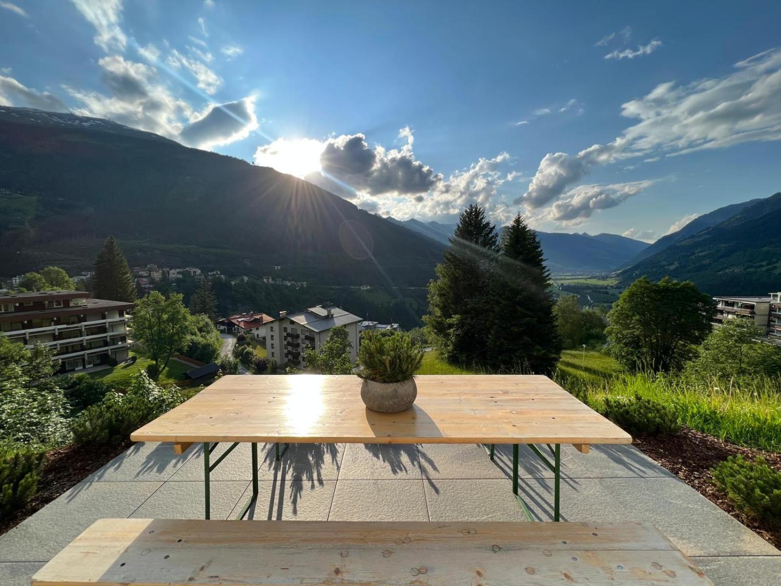 Charming chalet with sauna + views!