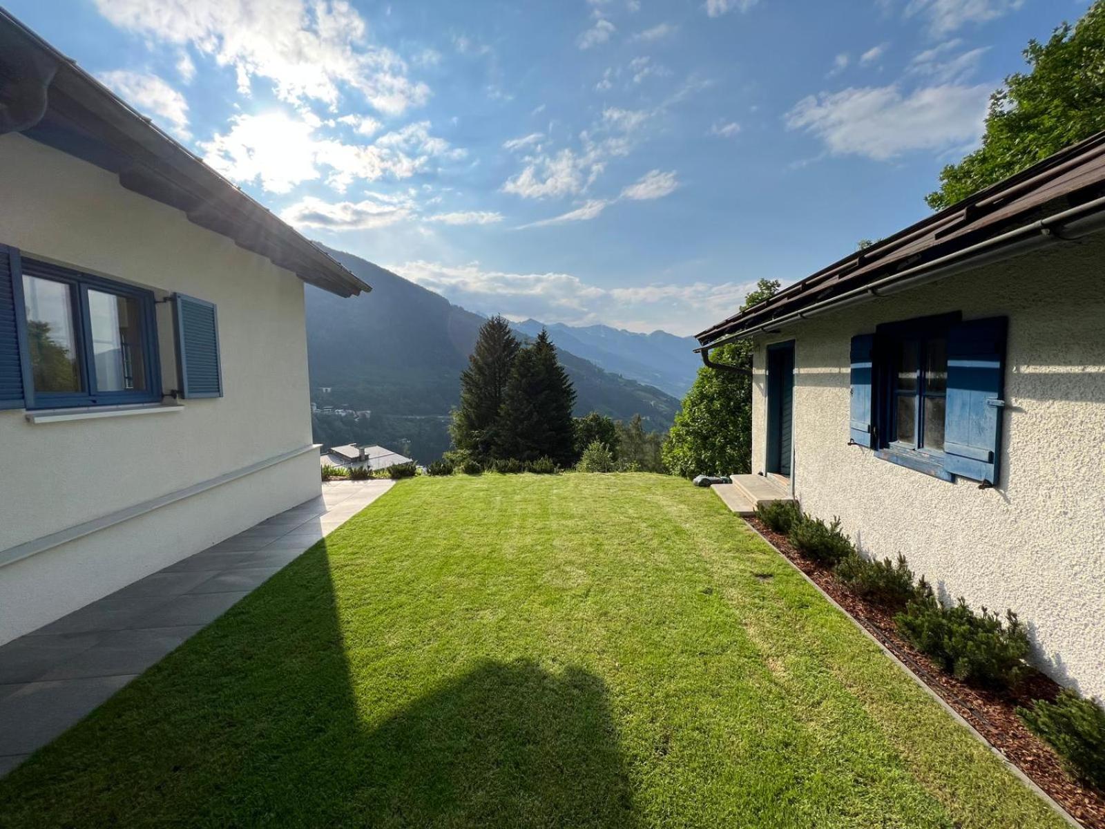 Charming chalet with sauna + views!