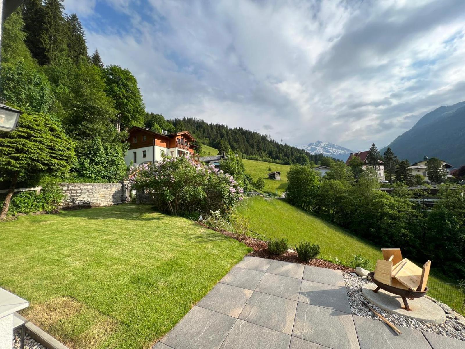 Charming chalet with sauna + views!