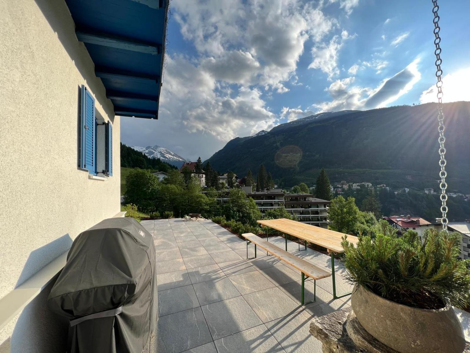 Charming chalet with sauna + views!