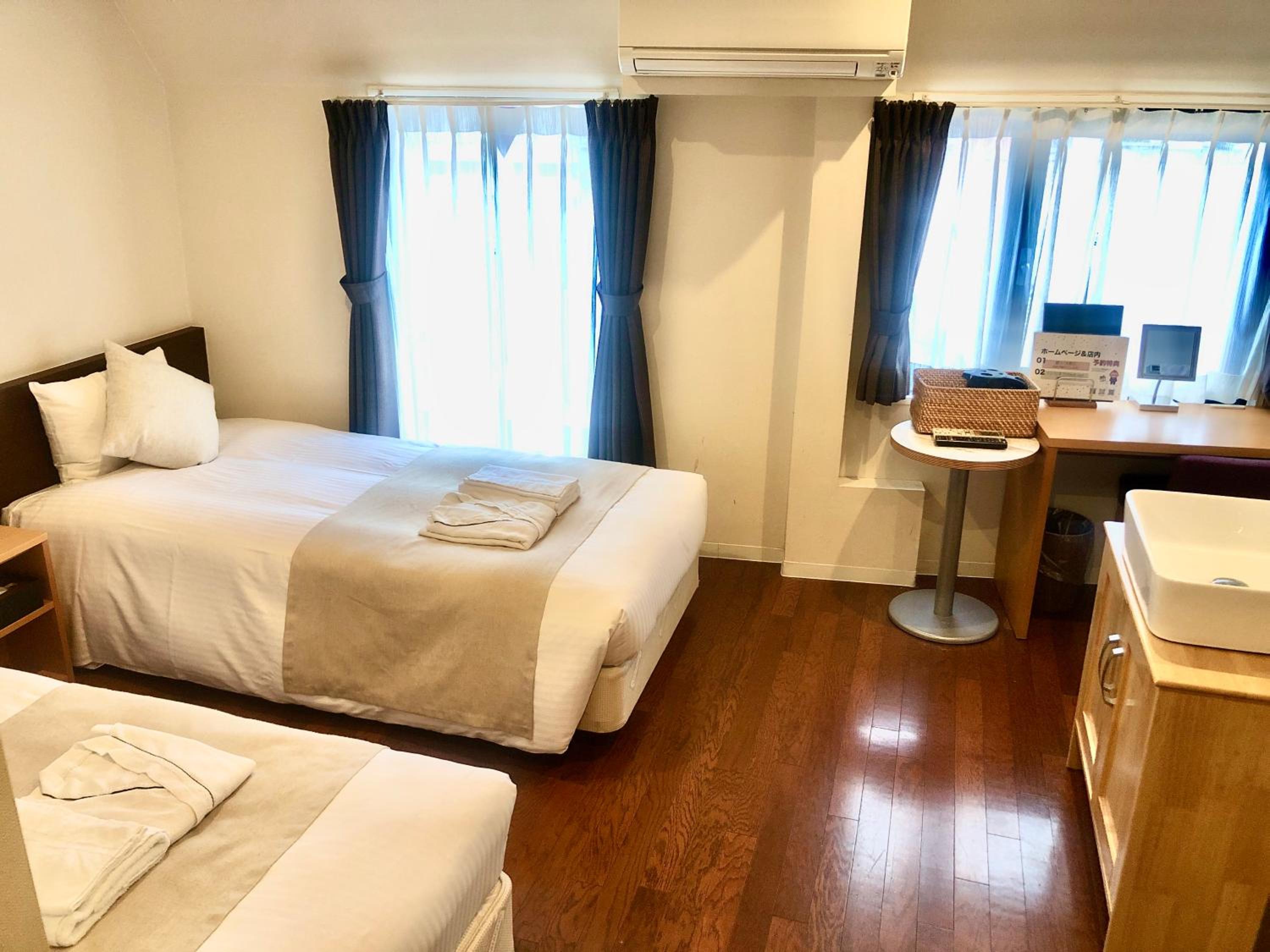 Pod Select Hotel Shinjuku photo 2