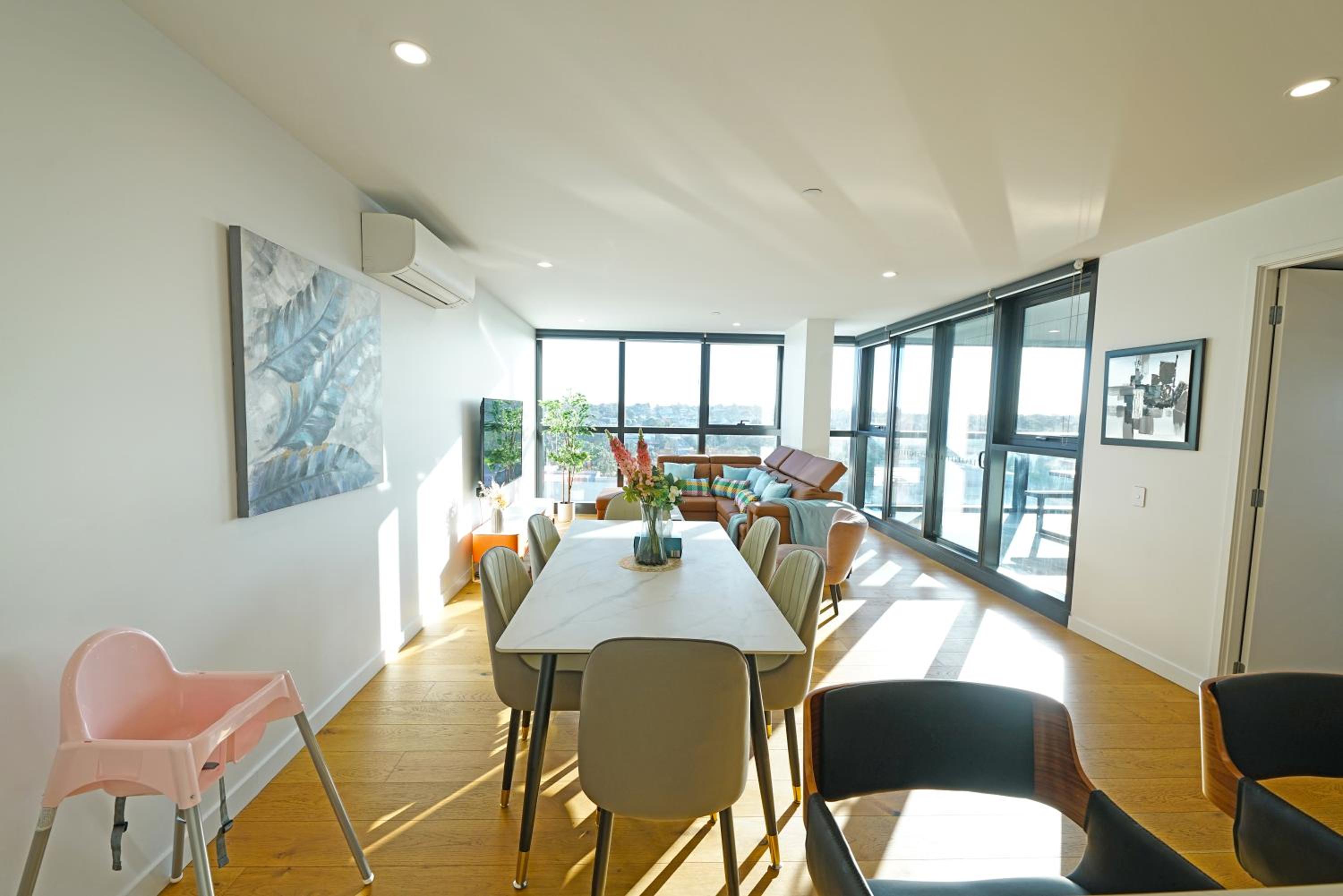 Luxury 3BRM Condo Pool Yoga Gym 2-Carport BoxHill