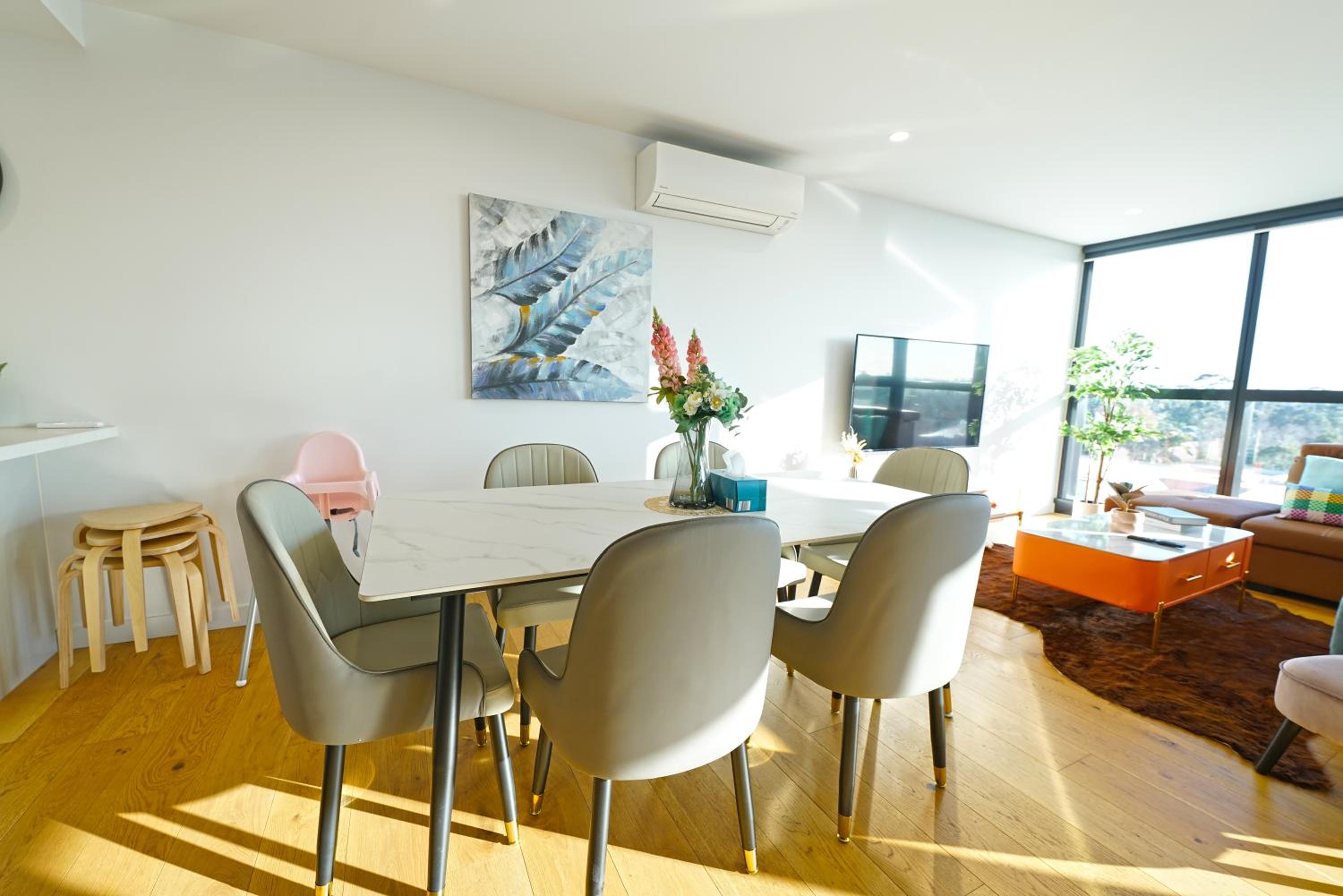 Luxury 3BRM Condo Pool Yoga Gym 2-Carport BoxHill