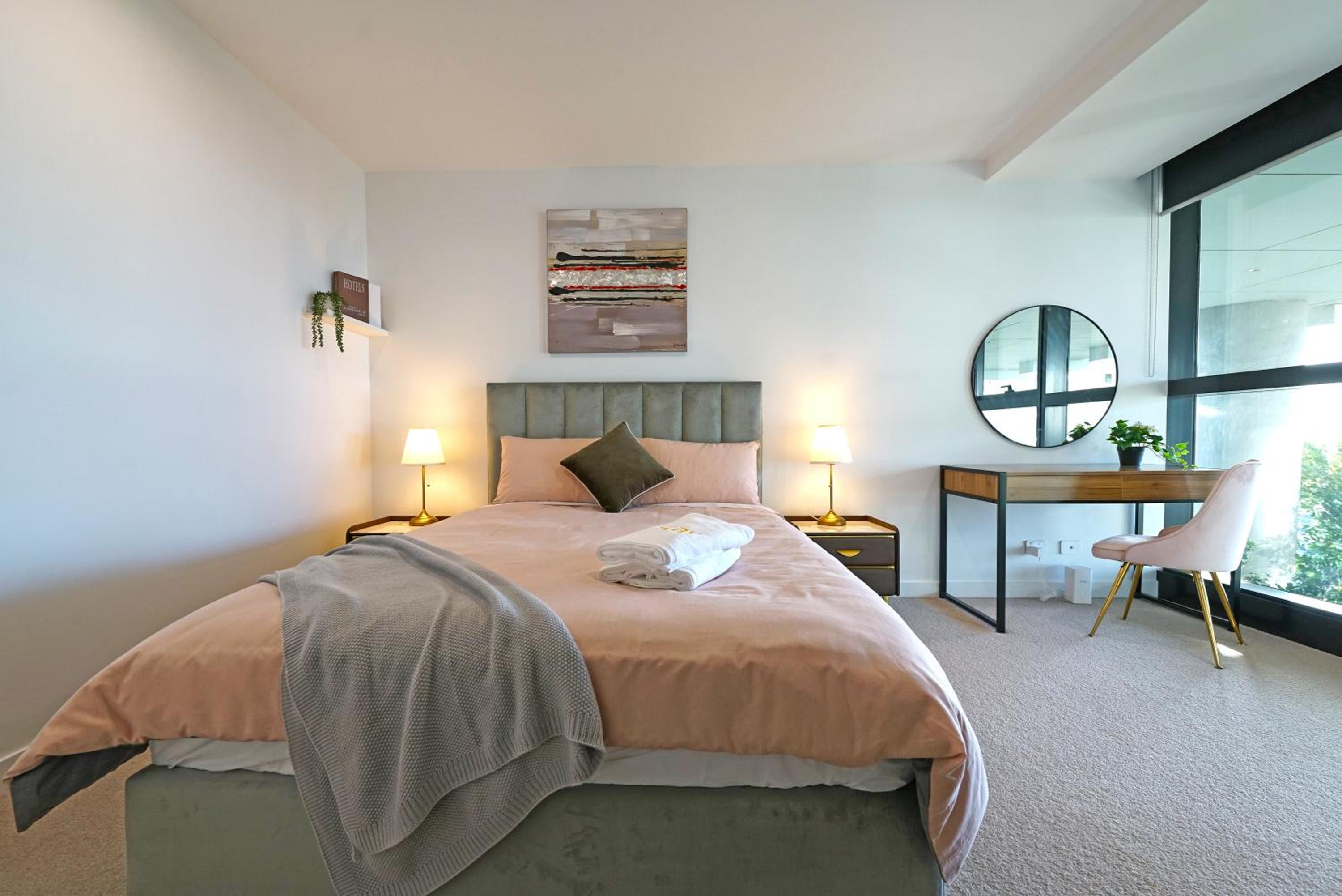 Luxury 3BRM Condo Pool Yoga Gym 2-Carport BoxHill