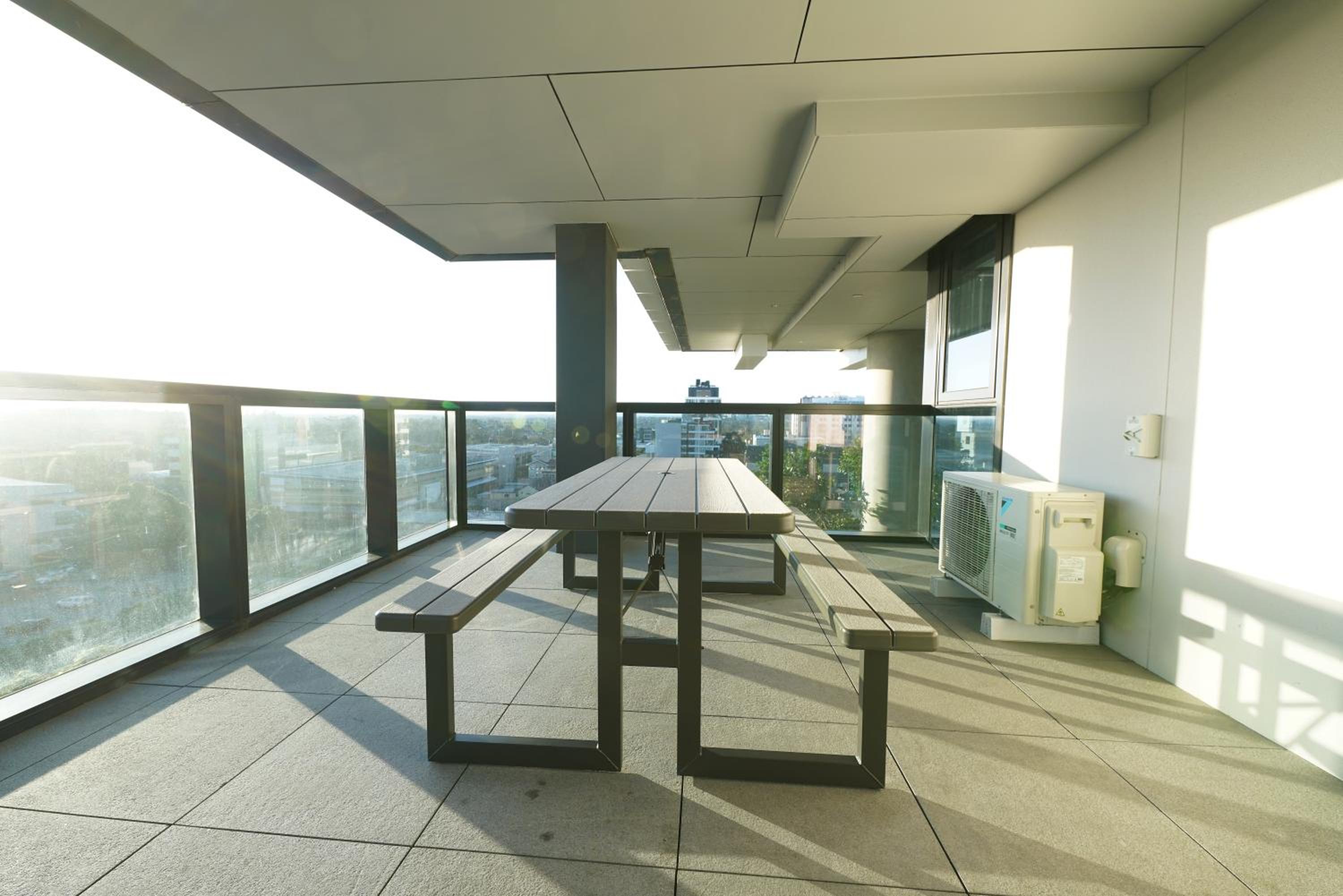 Luxury 3BRM Condo Pool Yoga Gym 2-Carport BoxHill