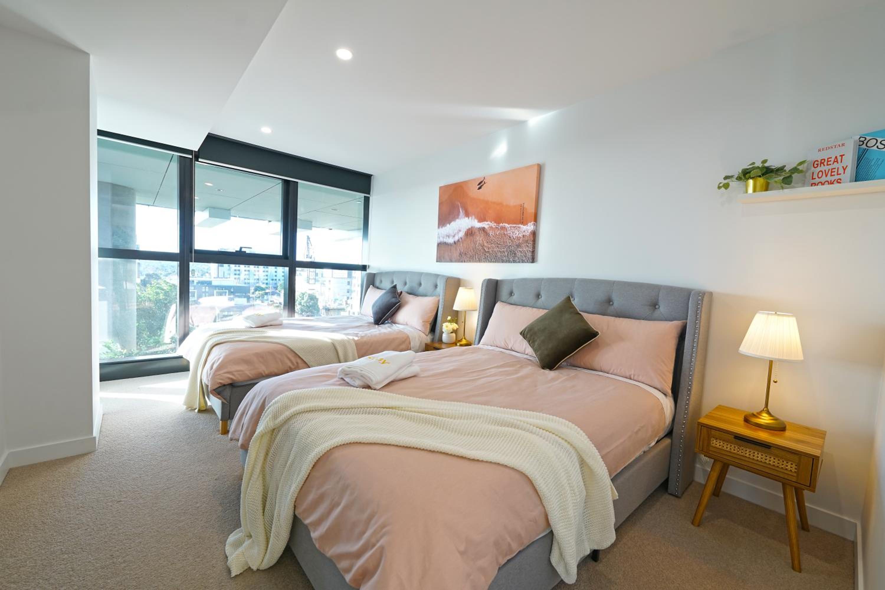 Luxury 3BRM Condo Pool Yoga Gym 2-Carport BoxHill