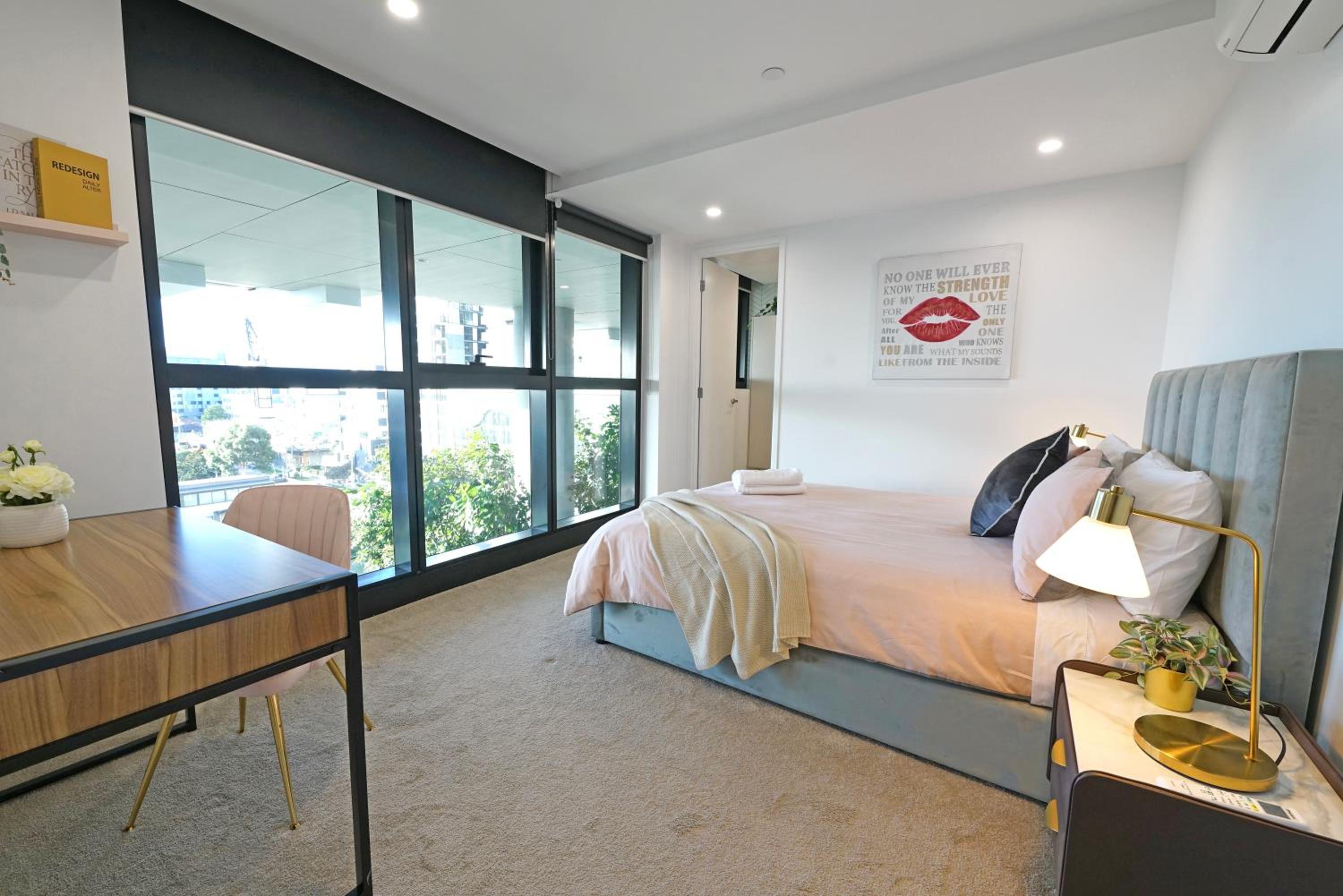 Luxury 3BRM Condo Pool Yoga Gym 2-Carport BoxHill