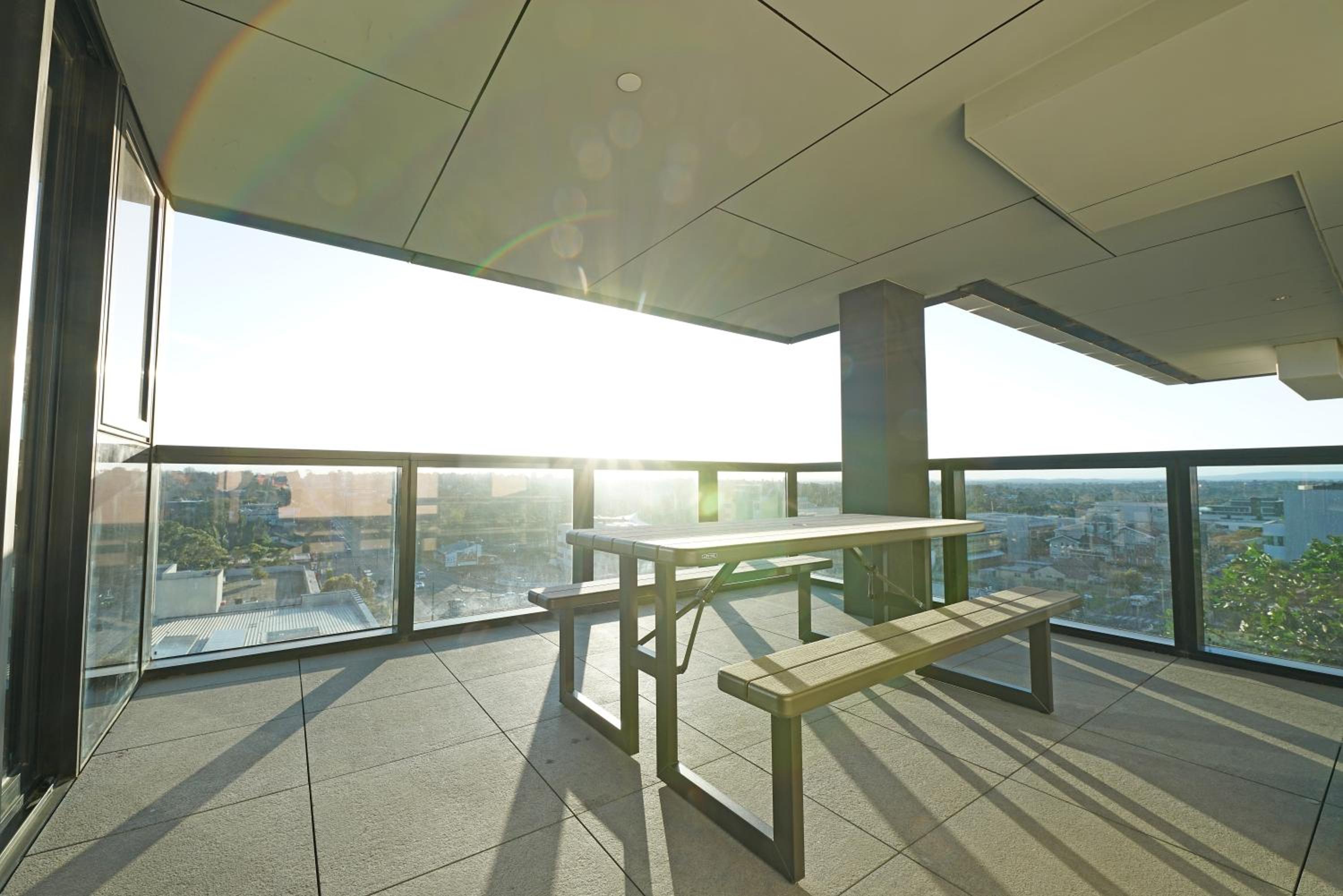 Luxury 3BRM Condo Pool Yoga Gym 2-Carport BoxHill