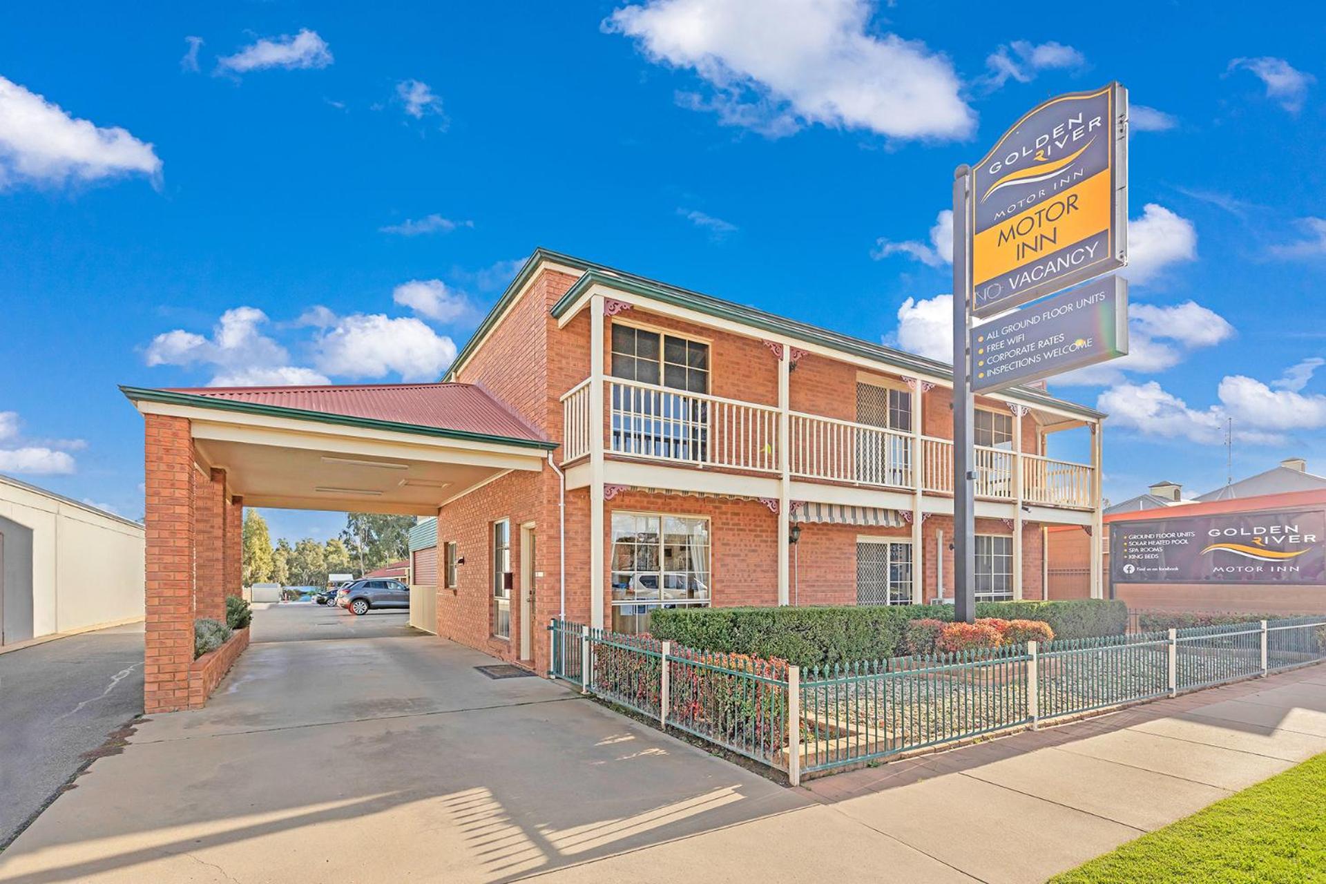 Hotel Golden River Motor Inn - Image 1