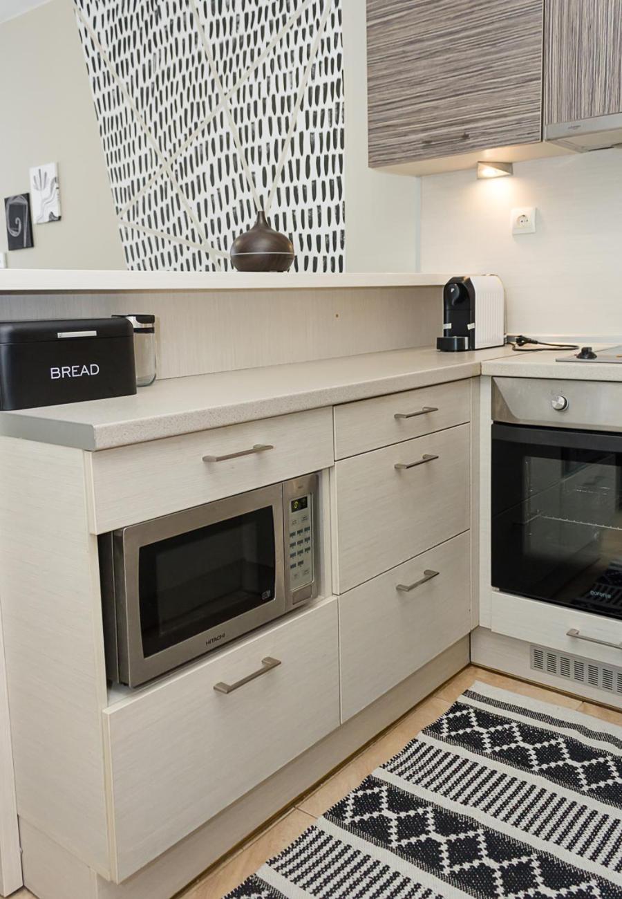 Black & White -1BD Flat in Varna Center by Flat Mаnager