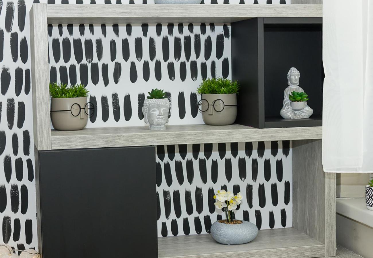 Black & White -1BD Flat in Varna Center by Flat Mаnager