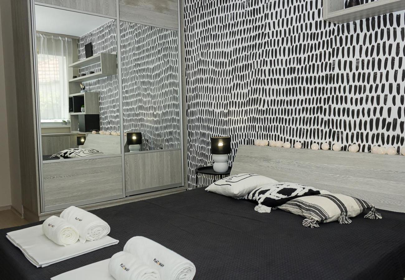 Black & White -1BD Flat in Varna Center by Flat Mаnager