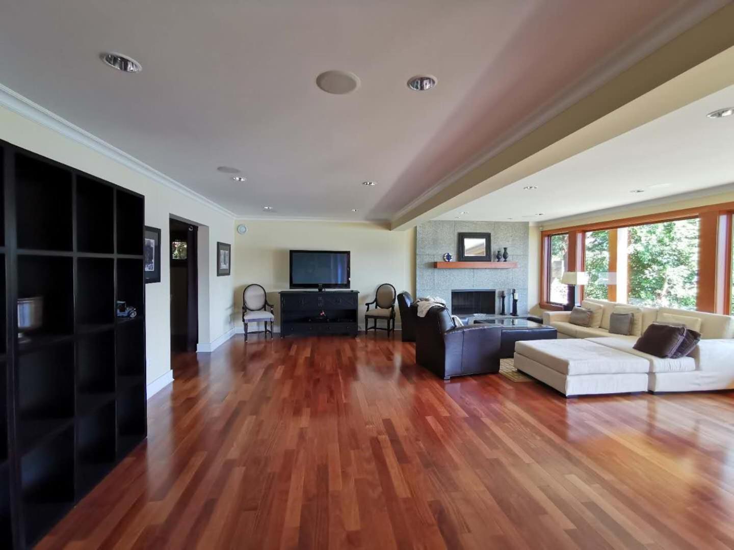 Deep Cove Stunning Waterfront Whole House