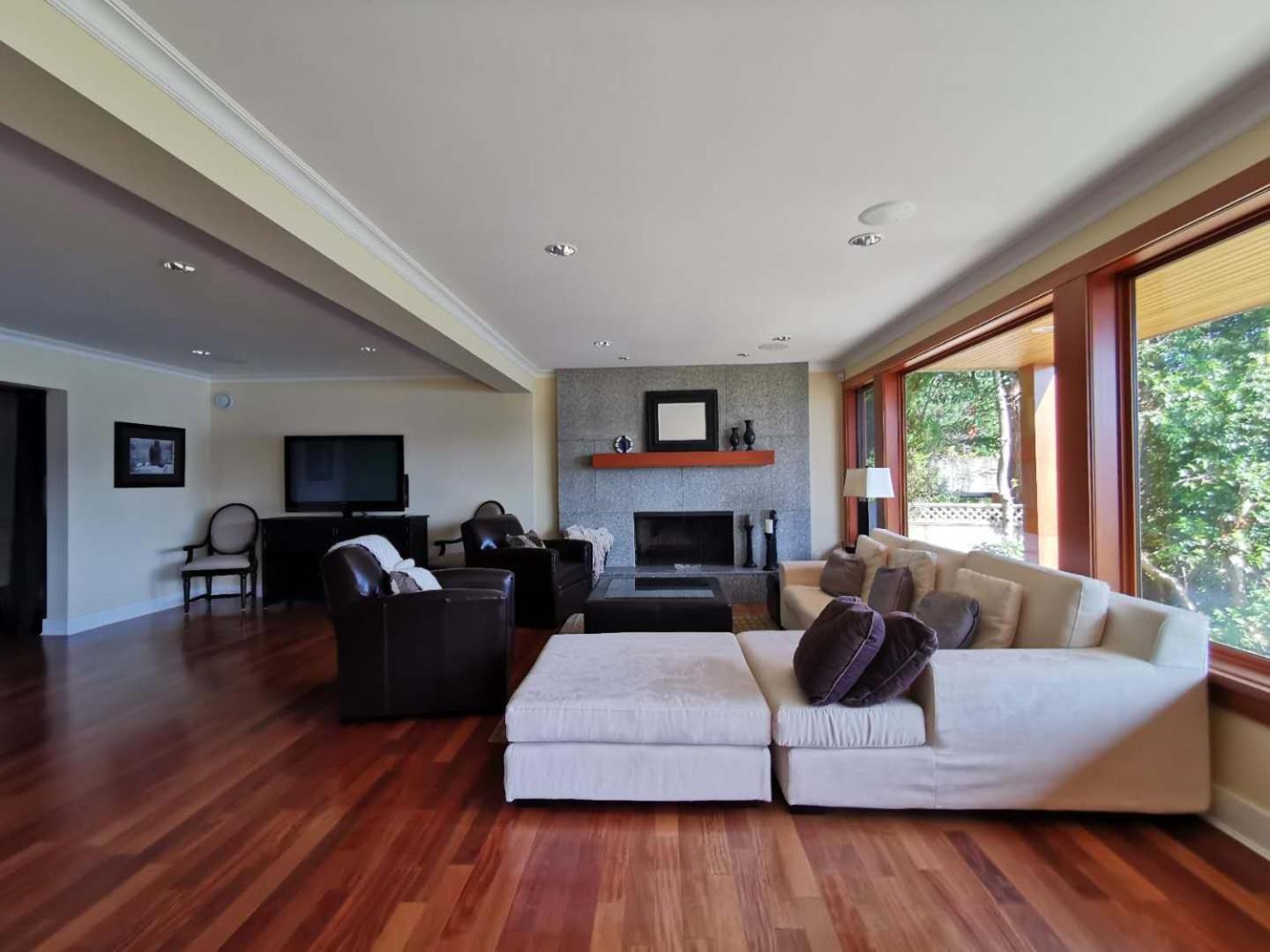 Deep Cove Stunning Waterfront Whole House