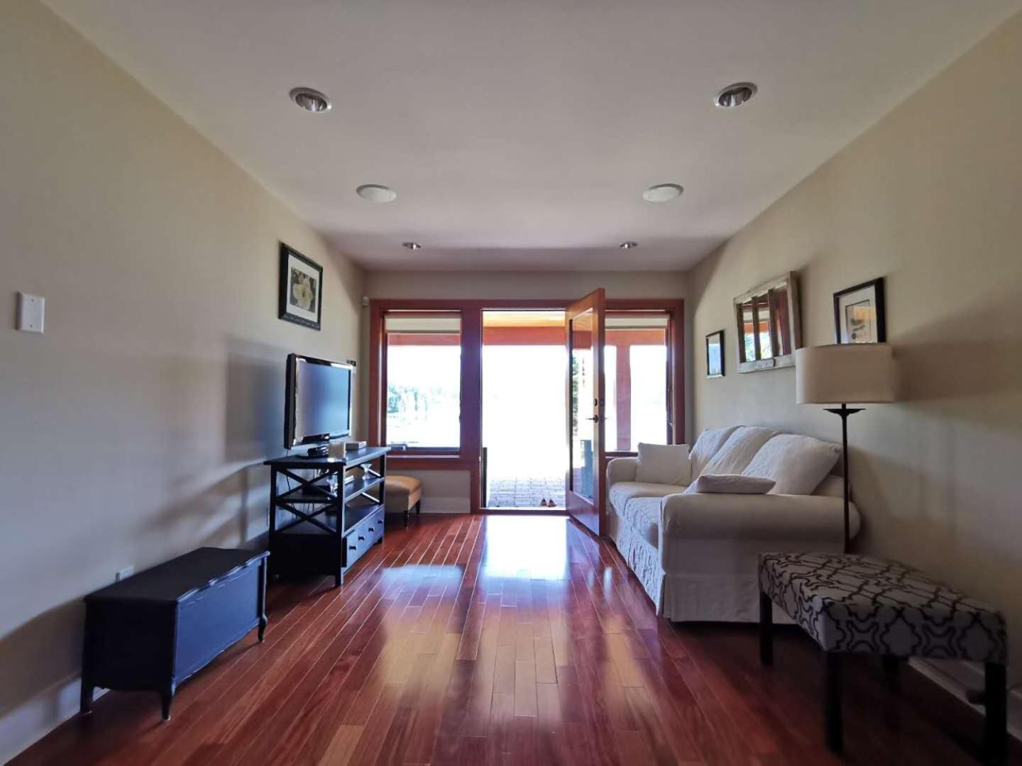 Deep Cove Stunning Waterfront Whole House