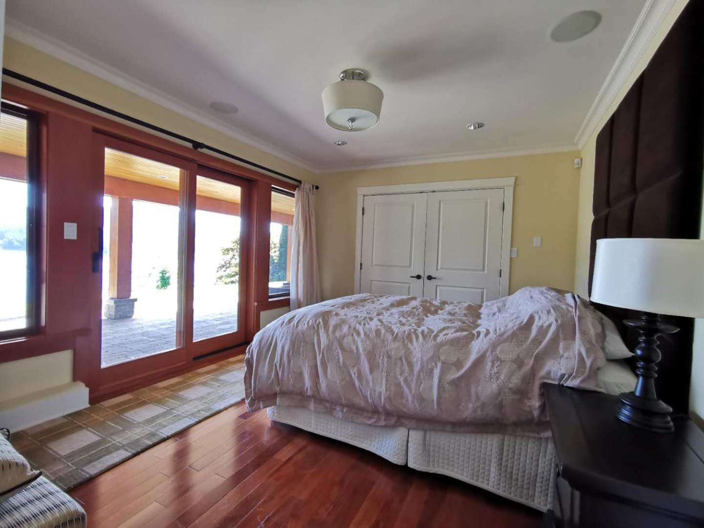 Deep Cove Stunning Waterfront Whole House