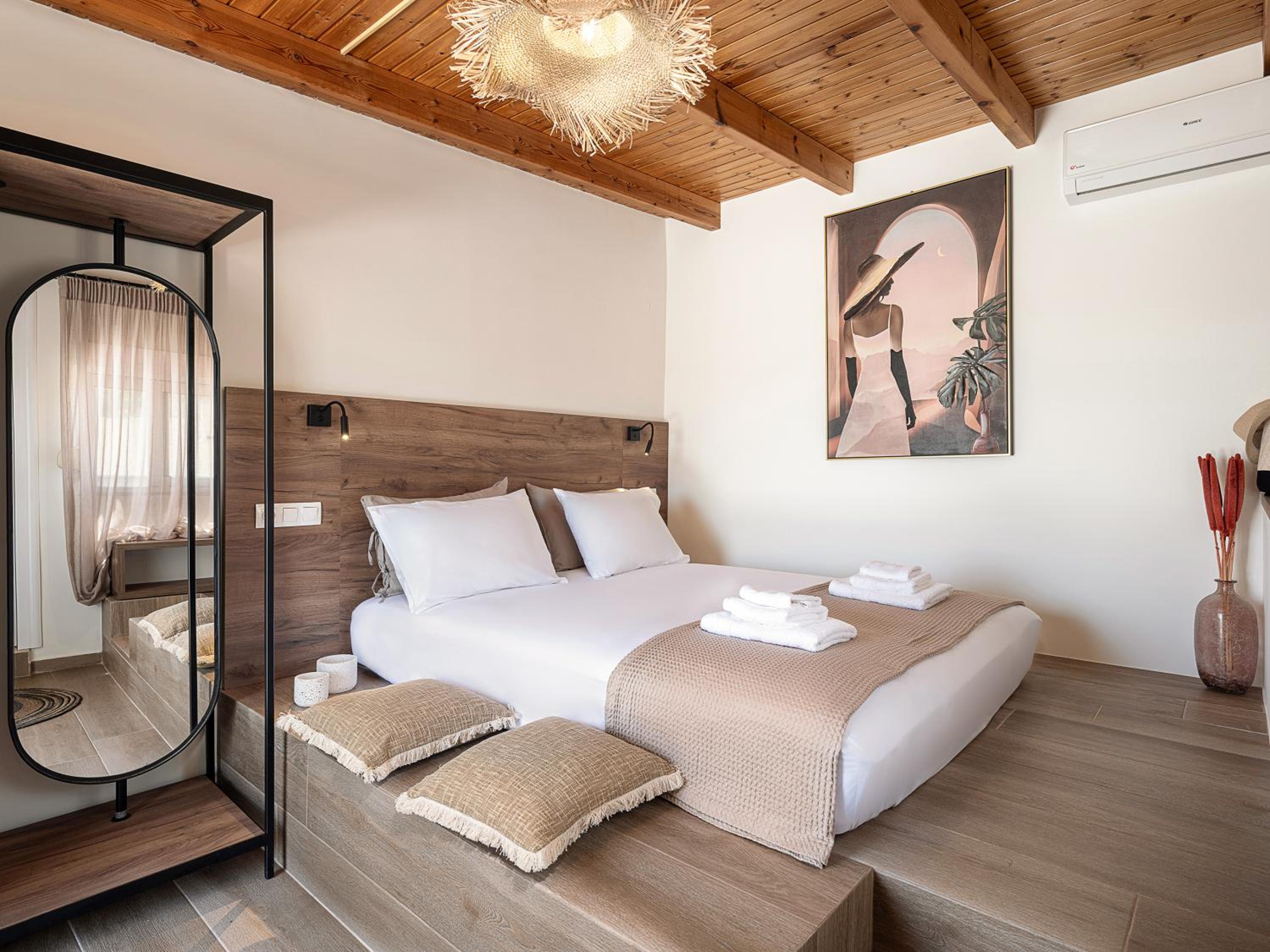 Lavender Suite with Sea View - Beach at your Doorstep view 5