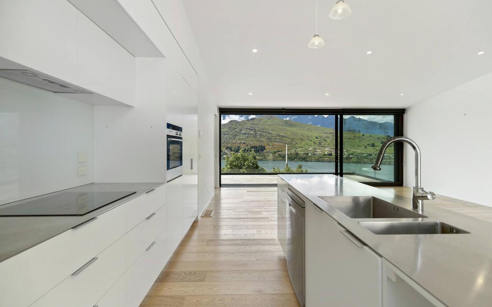 Highview terrance 3 bedrooms house queenstown view 2